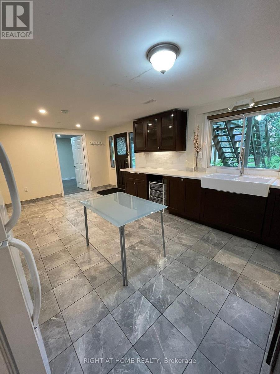 












1627 MIDDLETON STREET

,
Pickering (Brock Ridge),




Ontario
L1X2L5

