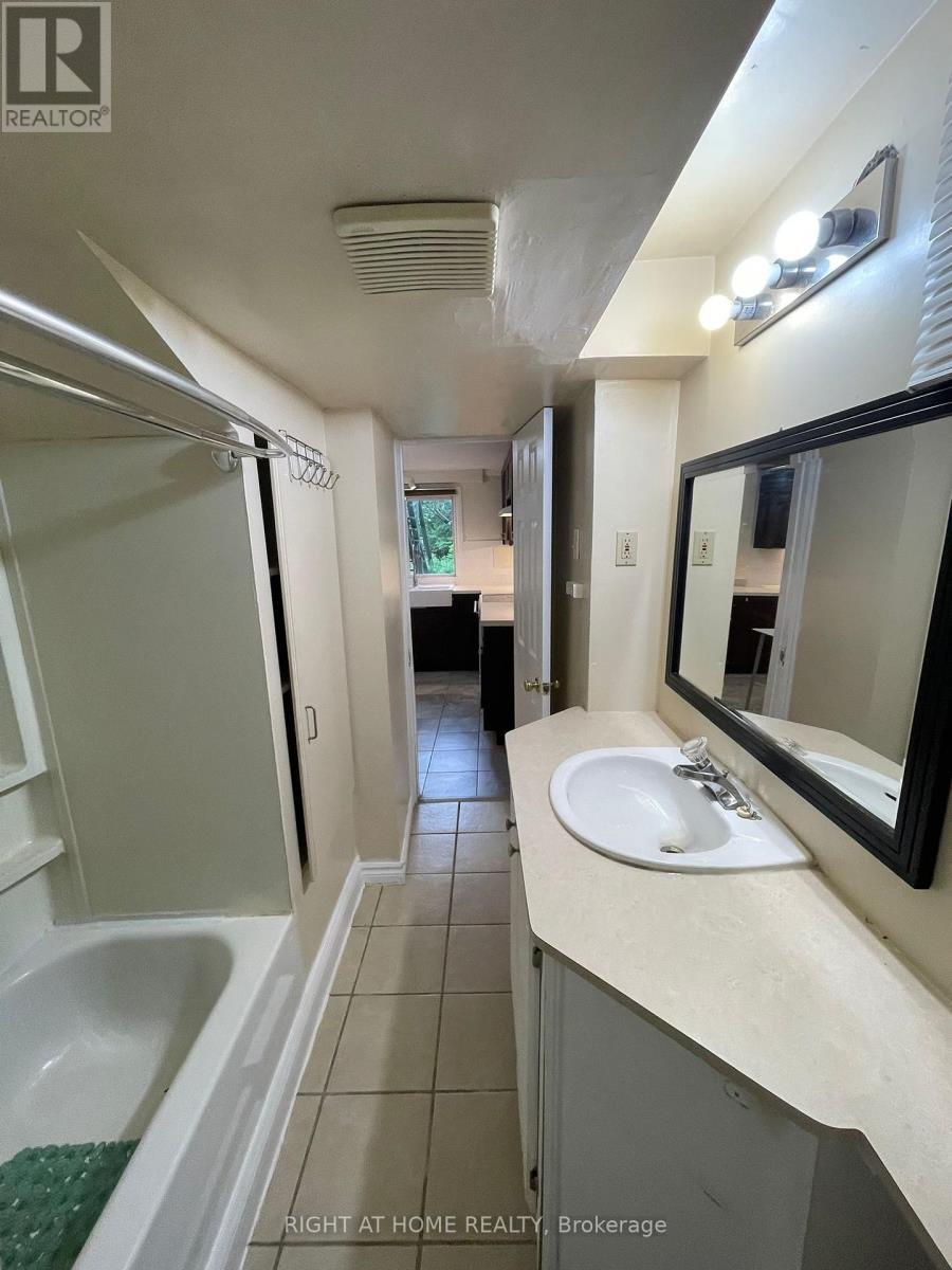 












1627 MIDDLETON STREET

,
Pickering (Brock Ridge),




Ontario
L1X2L5

