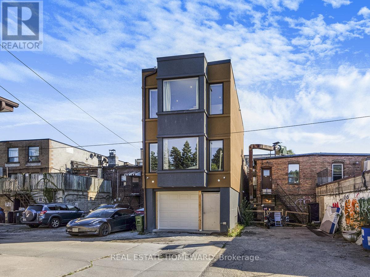 












820 DANFORTH AVENUE

,
Toronto (Danforth),




Ontario
M4J1L6

