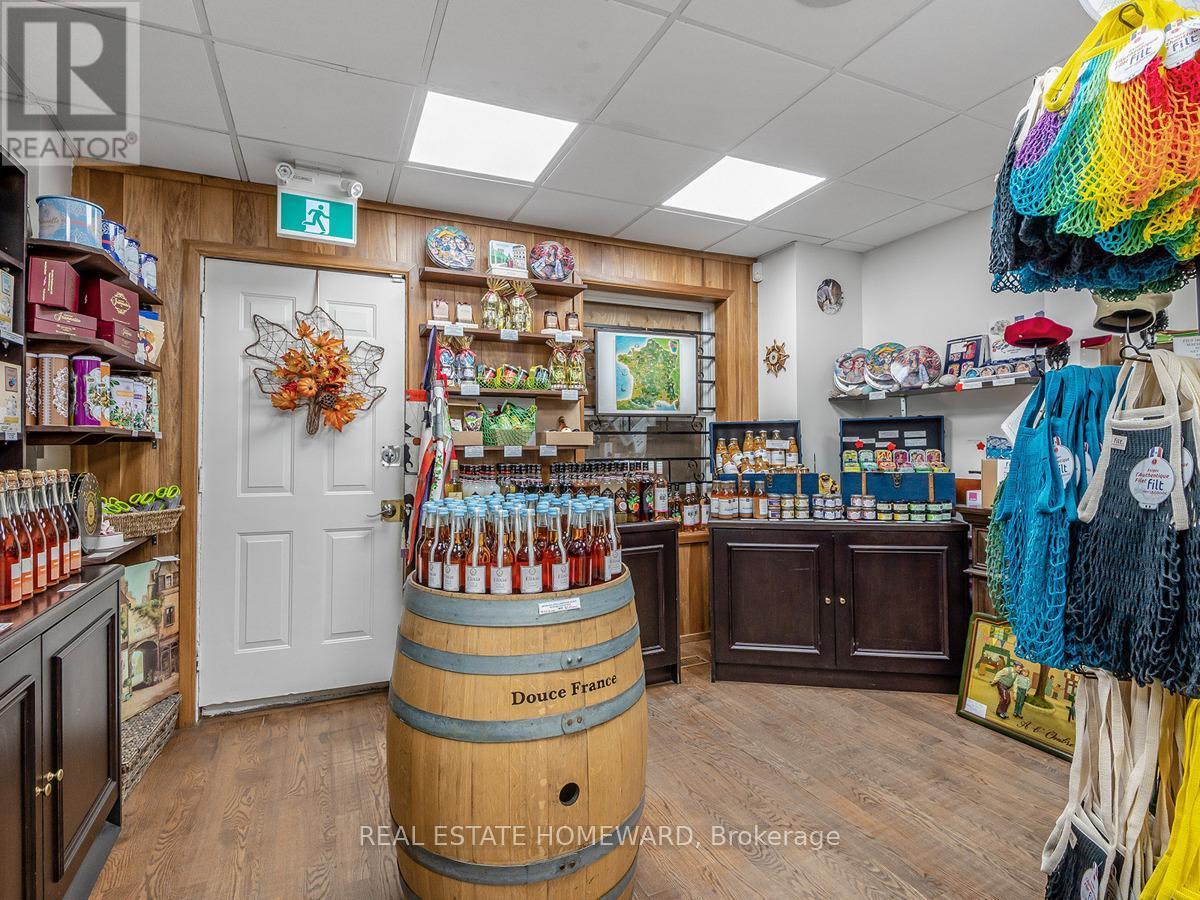 












820 DANFORTH AVENUE

,
Toronto (Danforth),




Ontario
M4J1L6

