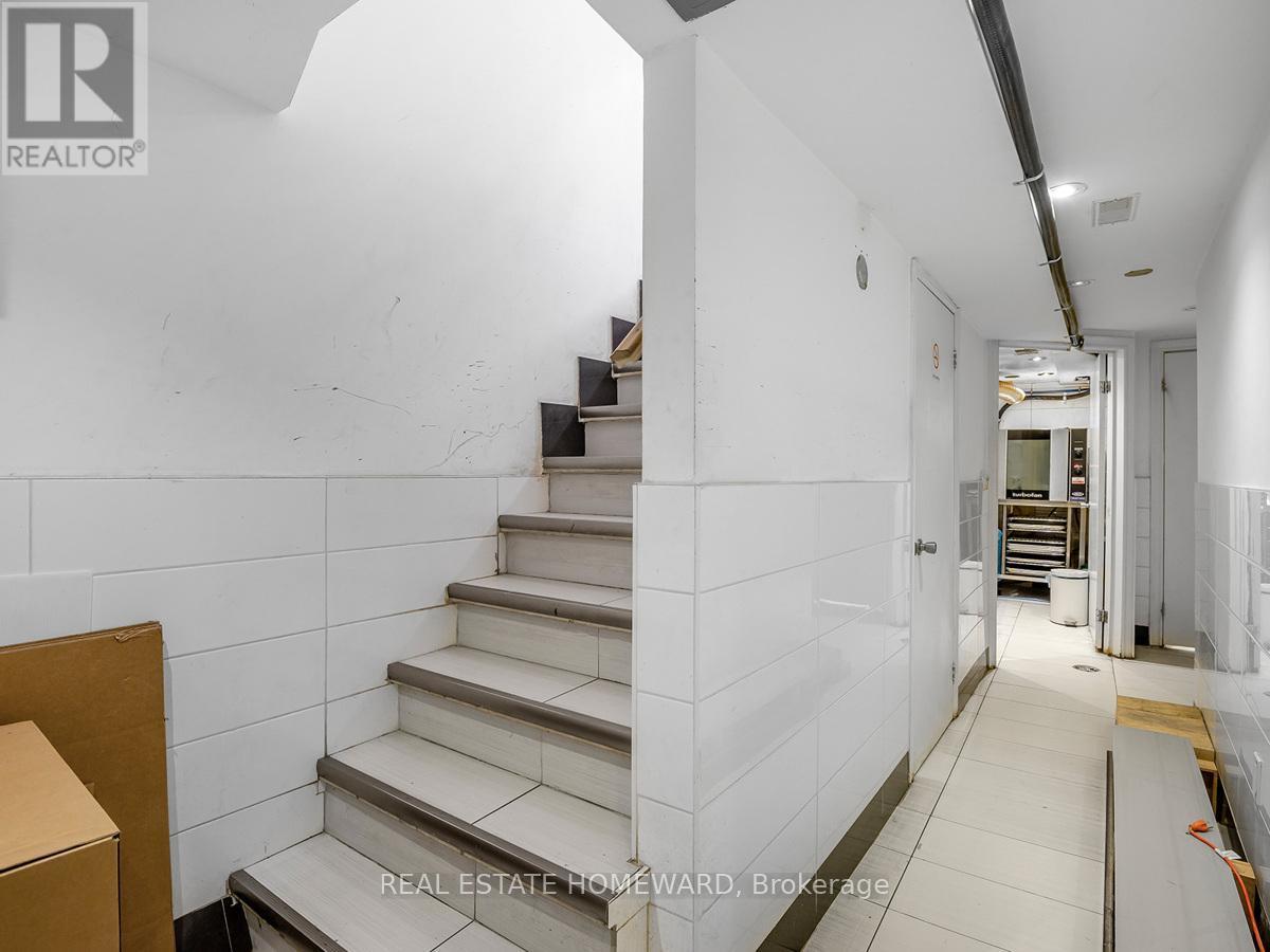 












820 DANFORTH AVENUE

,
Toronto (Danforth),




Ontario
M4J1L6


