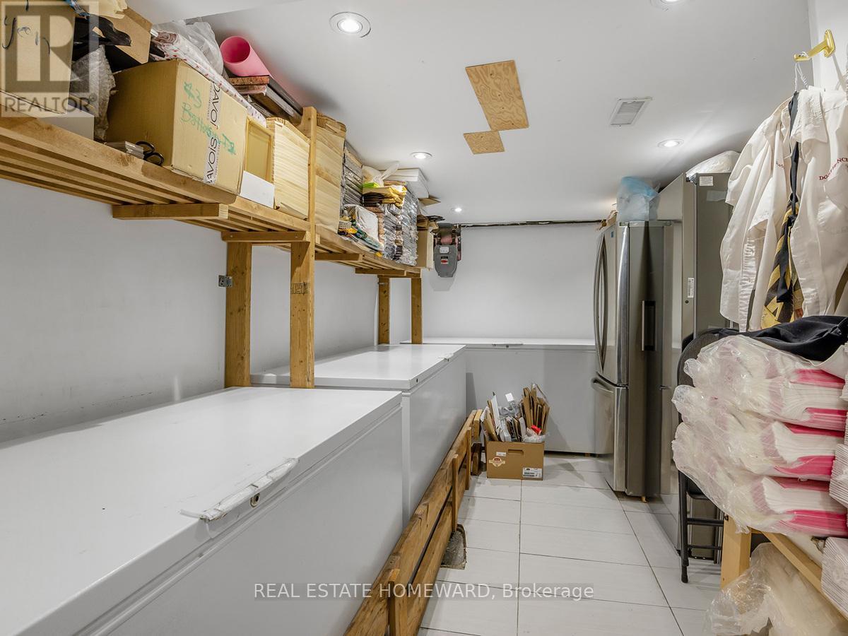 












820 DANFORTH AVENUE

,
Toronto (Danforth),




Ontario
M4J1L6

