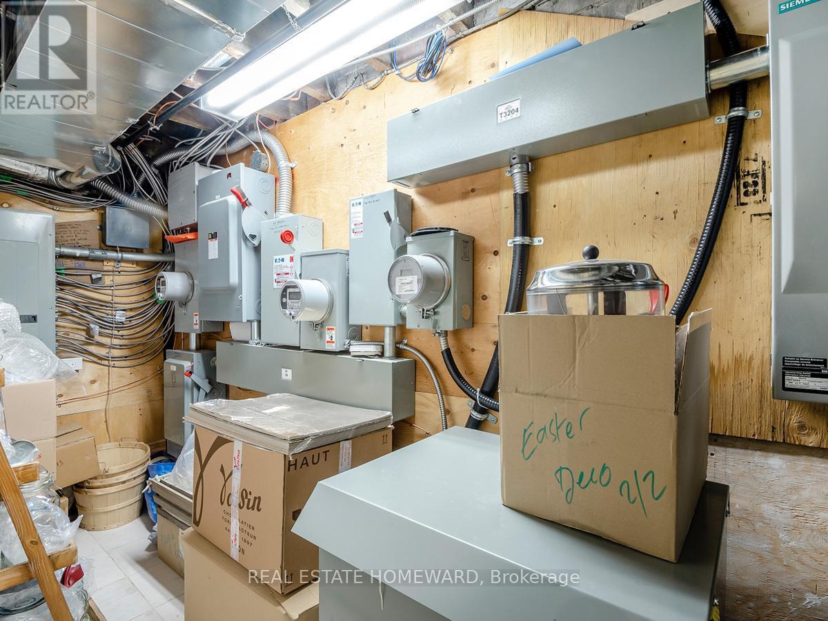 












820 DANFORTH AVENUE

,
Toronto (Danforth),




Ontario
M4J1L6

