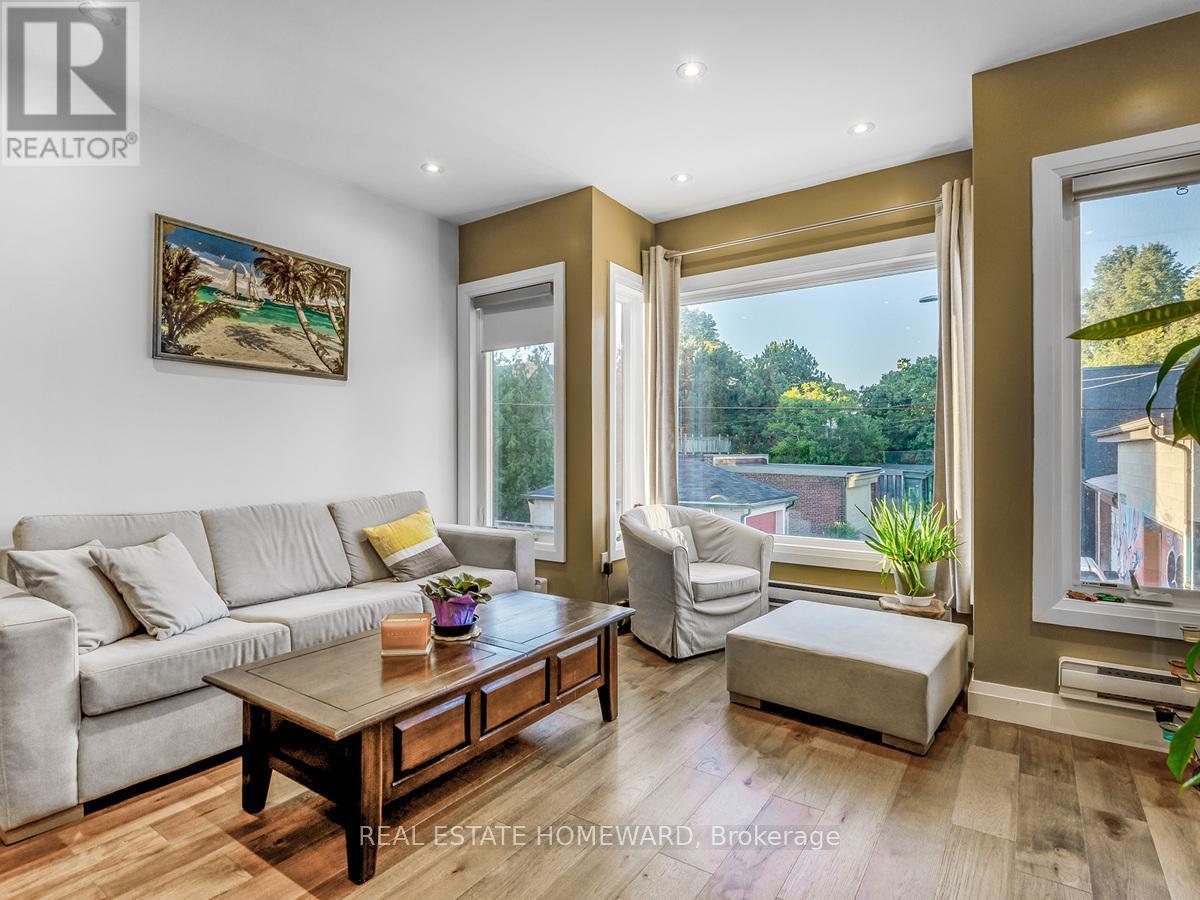 












820 DANFORTH AVENUE

,
Toronto (Danforth),




Ontario
M4J1L6

