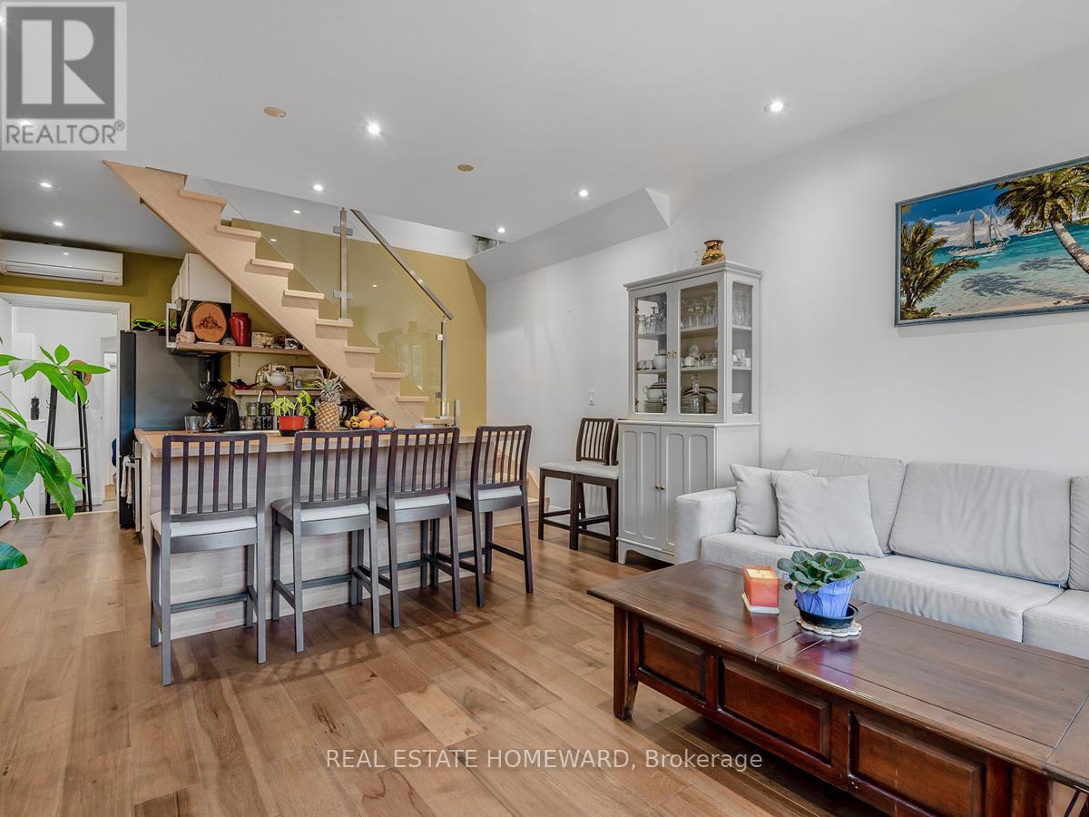 












820 DANFORTH AVENUE

,
Toronto (Danforth),




Ontario
M4J1L6

