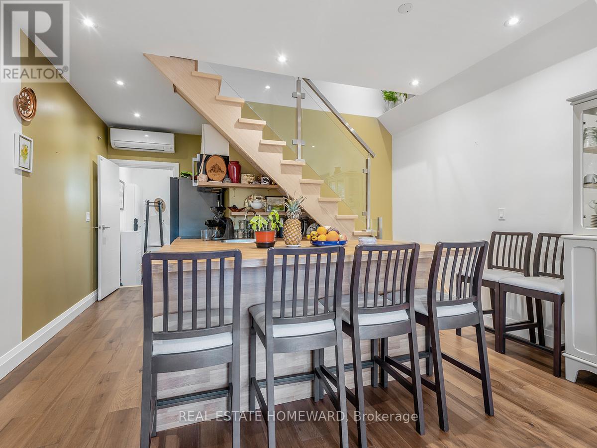 












820 DANFORTH AVENUE

,
Toronto (Danforth),




Ontario
M4J1L6

