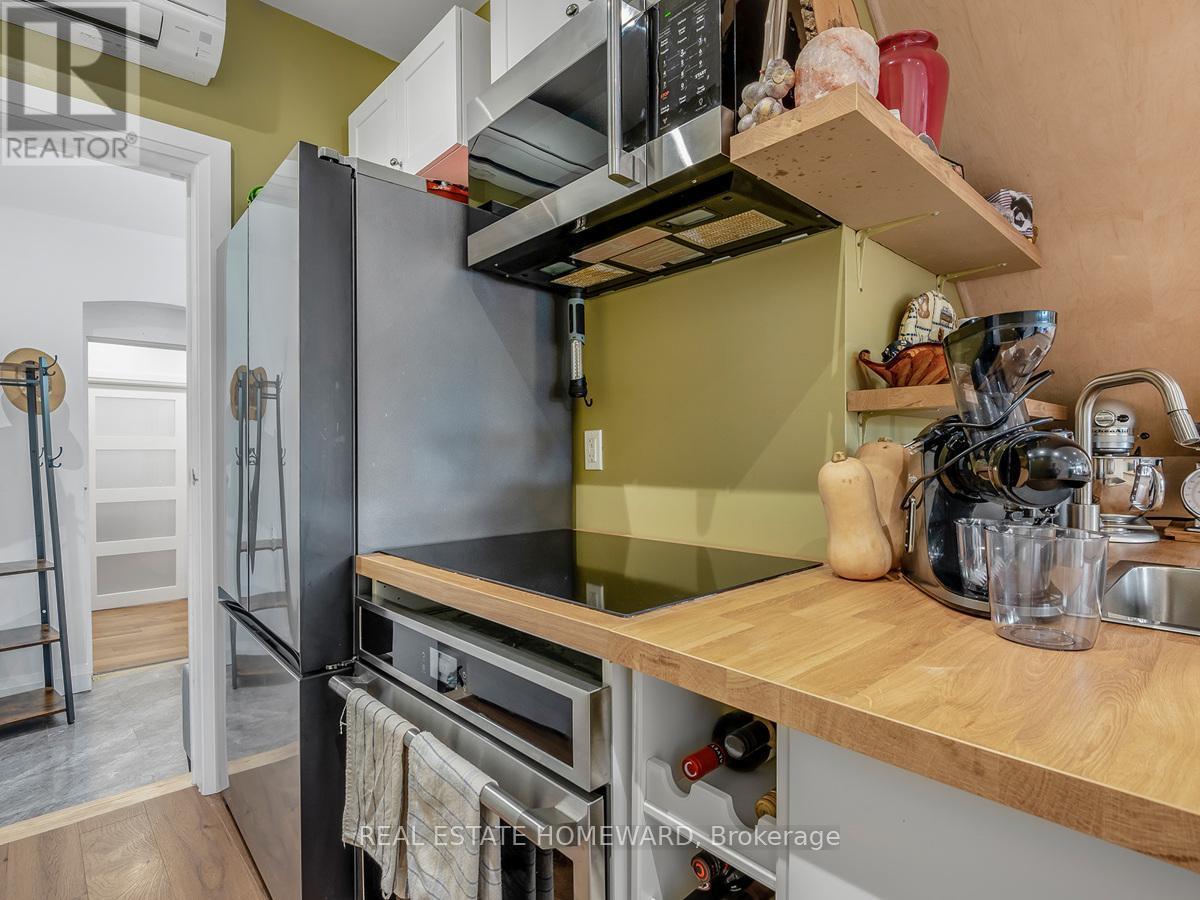 












820 DANFORTH AVENUE

,
Toronto (Danforth),




Ontario
M4J1L6

