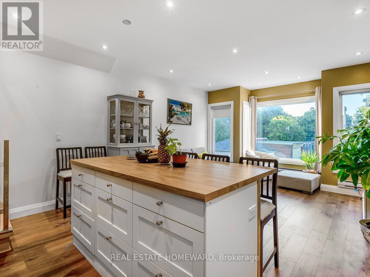 












820 DANFORTH AVENUE

,
Toronto (Danforth),




Ontario
M4J1L6

