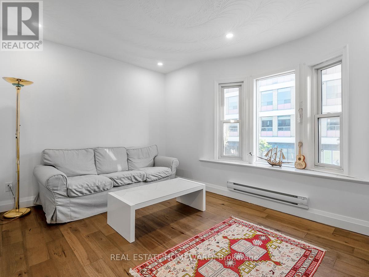 












820 DANFORTH AVENUE

,
Toronto (Danforth),




Ontario
M4J1L6

