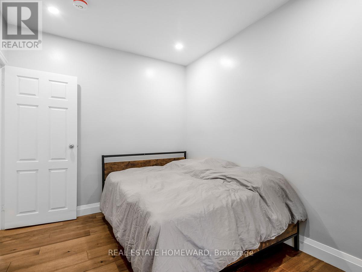 












820 DANFORTH AVENUE

,
Toronto (Danforth),




Ontario
M4J1L6


