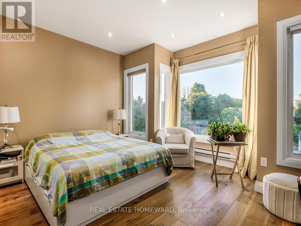












820 DANFORTH AVENUE

,
Toronto (Danforth),




Ontario
M4J1L6

