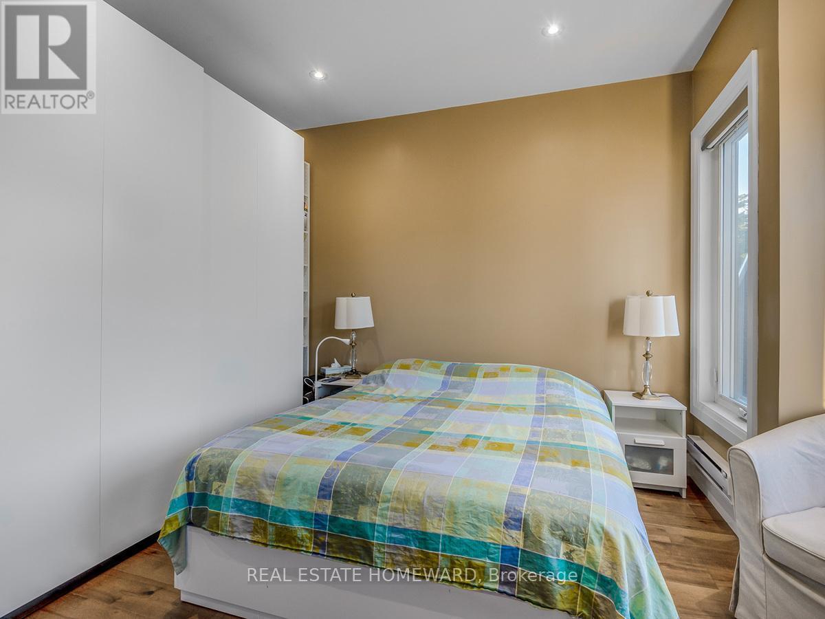 












820 DANFORTH AVENUE

,
Toronto (Danforth),




Ontario
M4J1L6

