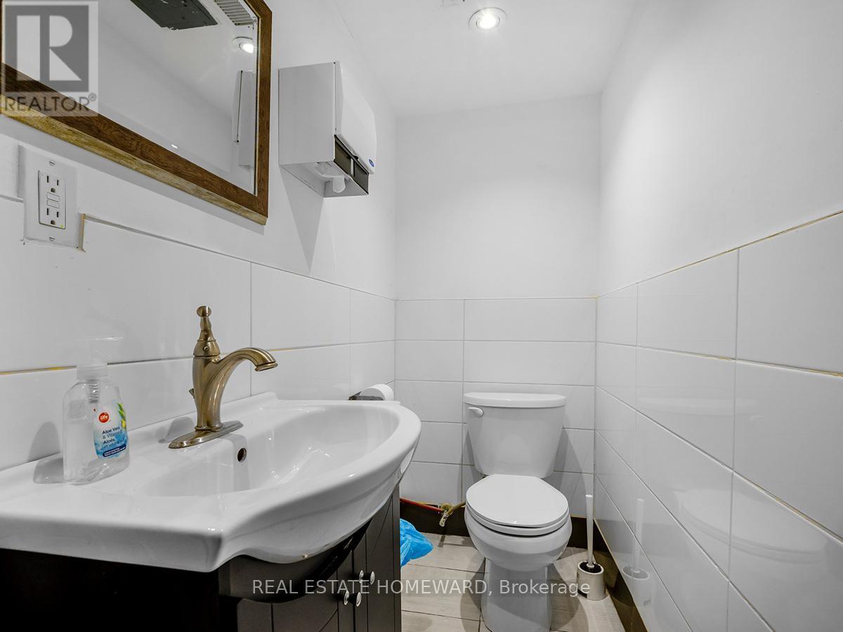 












820 DANFORTH AVENUE

,
Toronto (Danforth),




Ontario
M4J1L6

