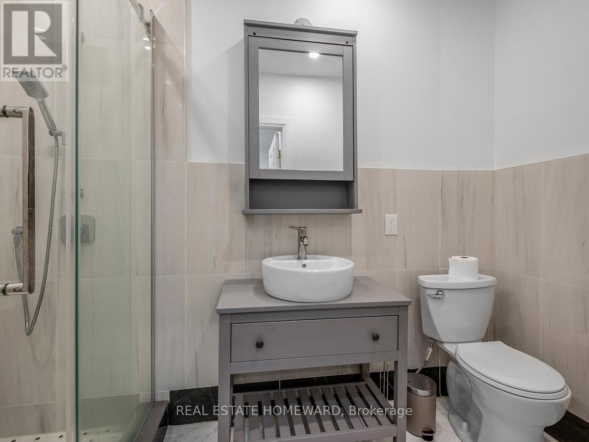 












820 DANFORTH AVENUE

,
Toronto (Danforth),




Ontario
M4J1L6

