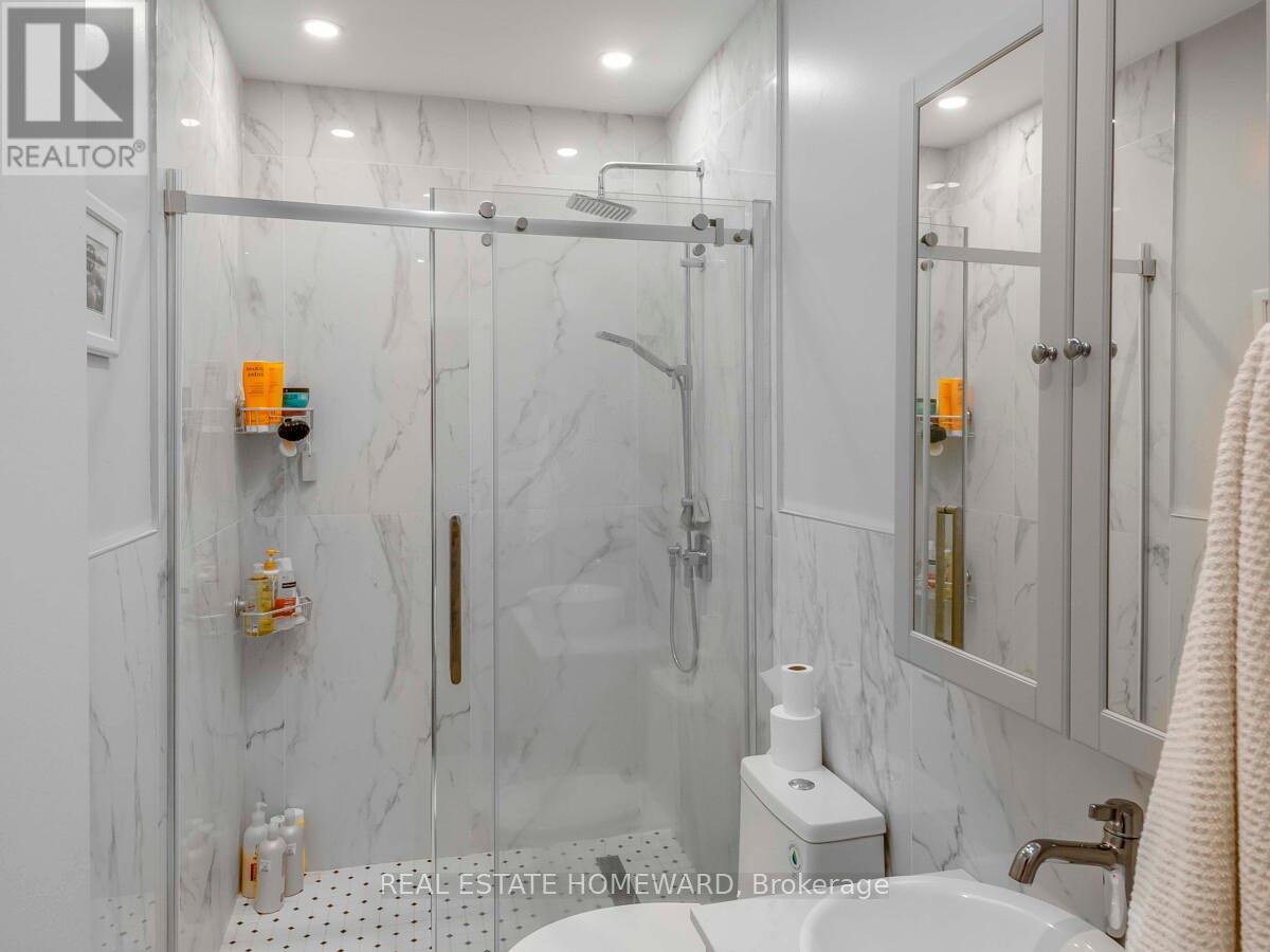 












820 DANFORTH AVENUE

,
Toronto (Danforth),




Ontario
M4J1L6

