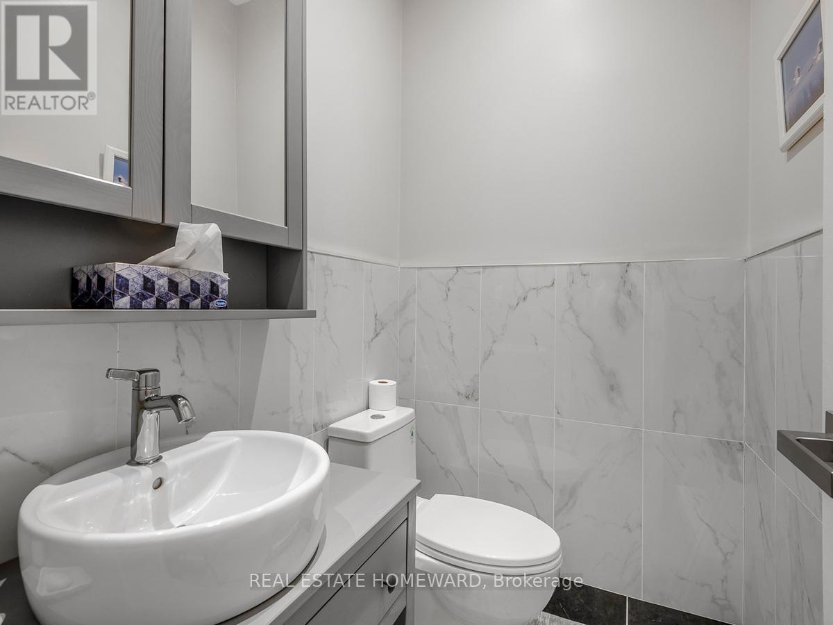 












820 DANFORTH AVENUE

,
Toronto (Danforth),




Ontario
M4J1L6


