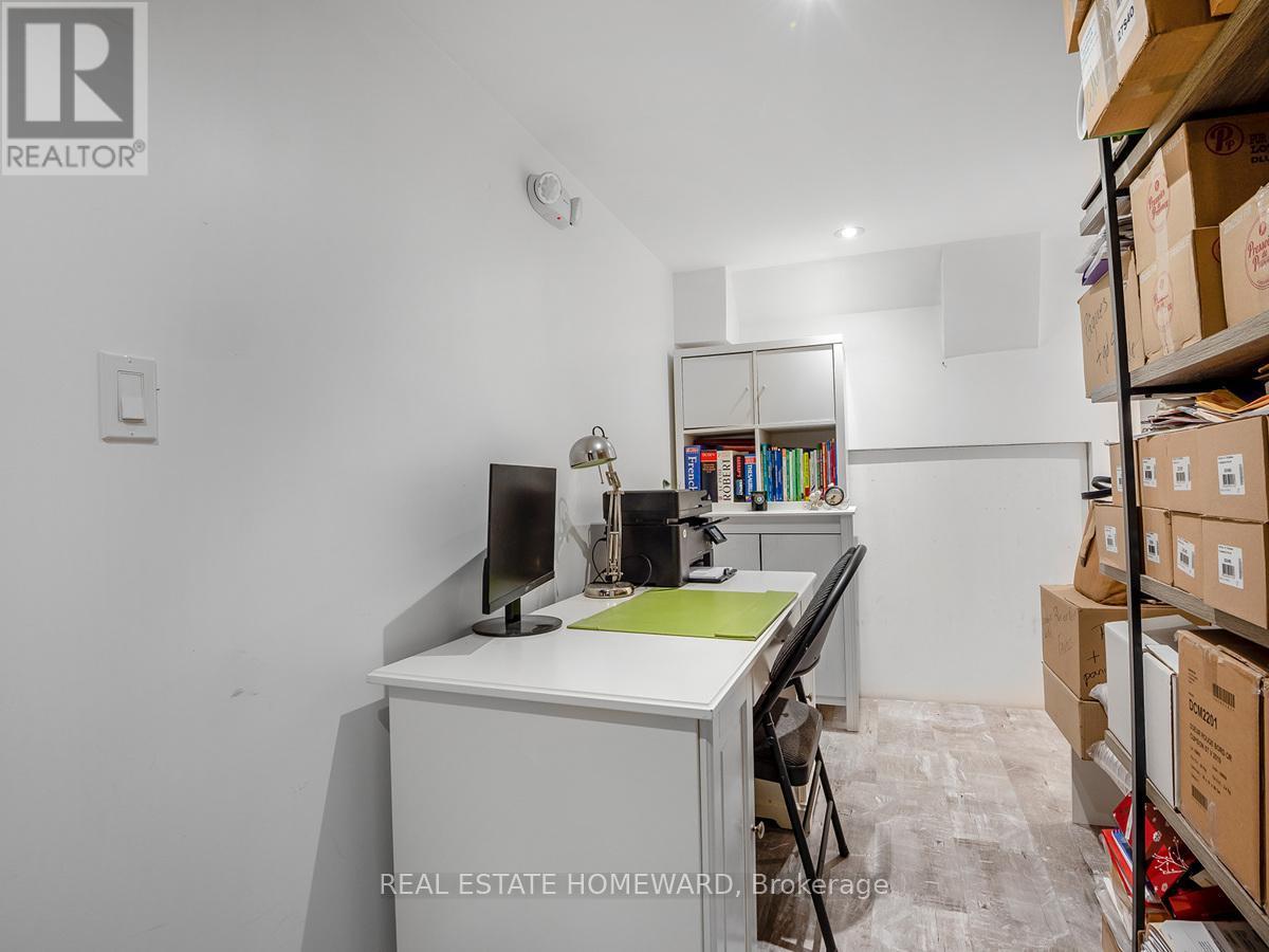 












820 DANFORTH AVENUE

,
Toronto (Danforth),




Ontario
M4J1L6

