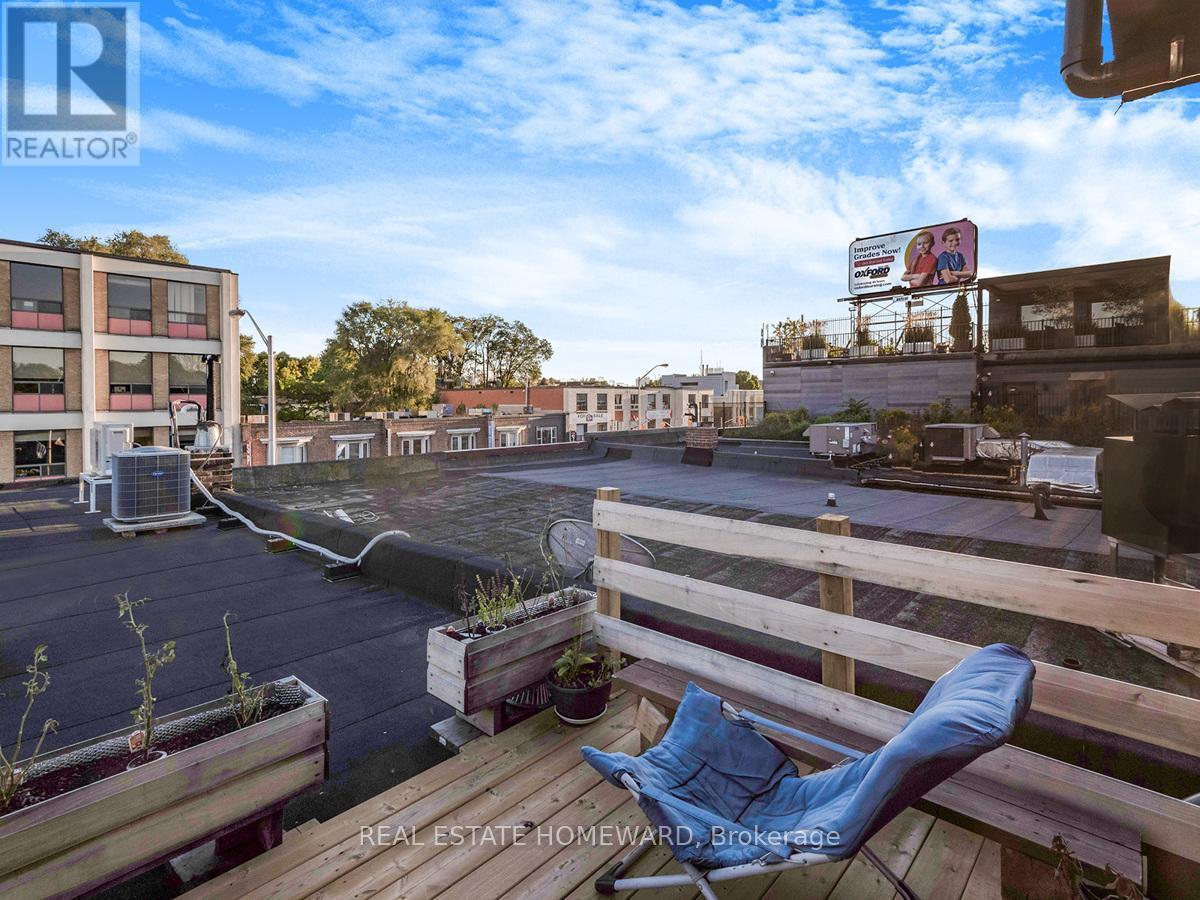












820 DANFORTH AVENUE

,
Toronto (Danforth),




Ontario
M4J1L6

