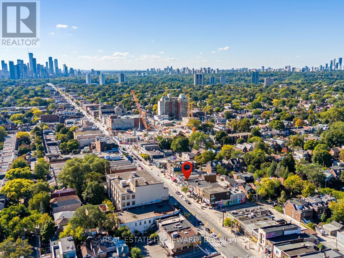 












820 DANFORTH AVENUE

,
Toronto (Danforth),




Ontario
M4J1L6

