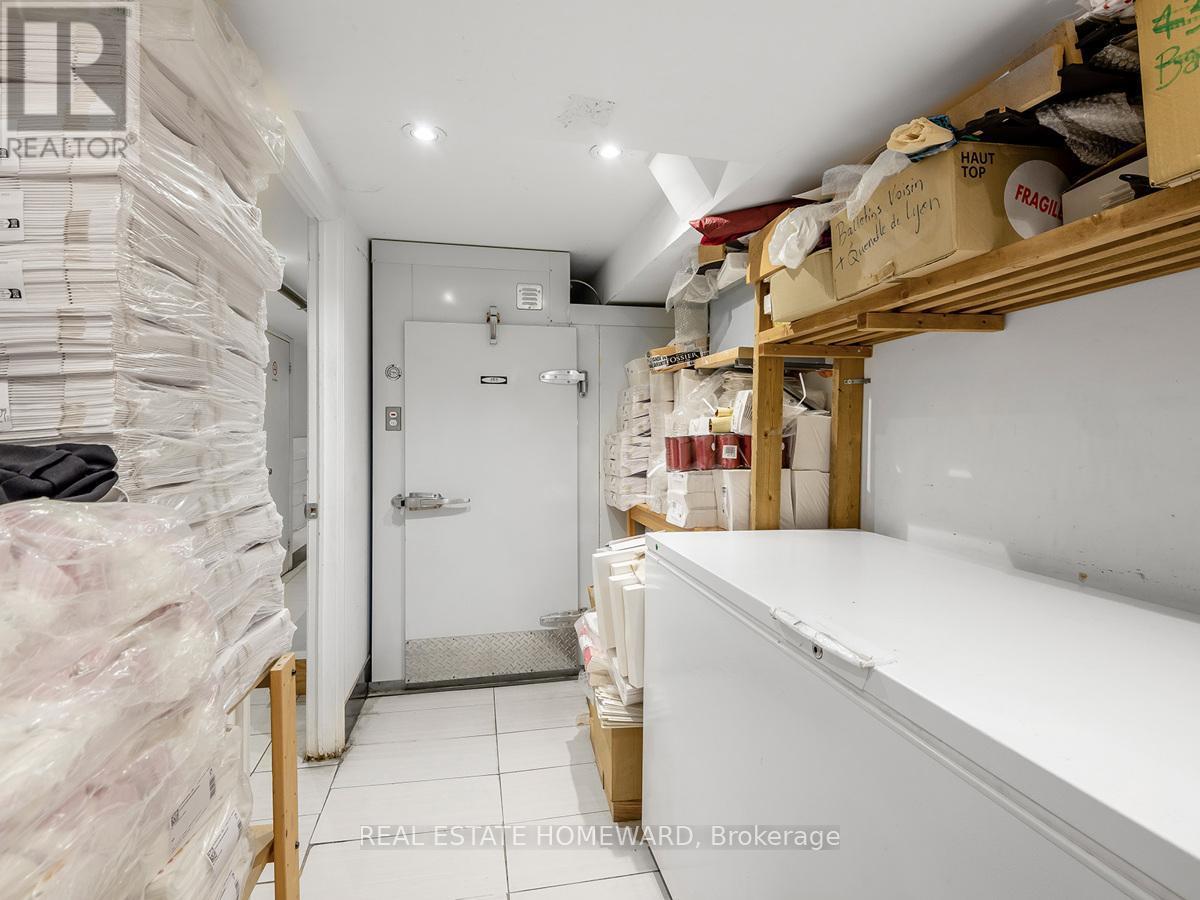 












820 DANFORTH AVENUE

,
Toronto (Danforth),




Ontario
M4J1L6

