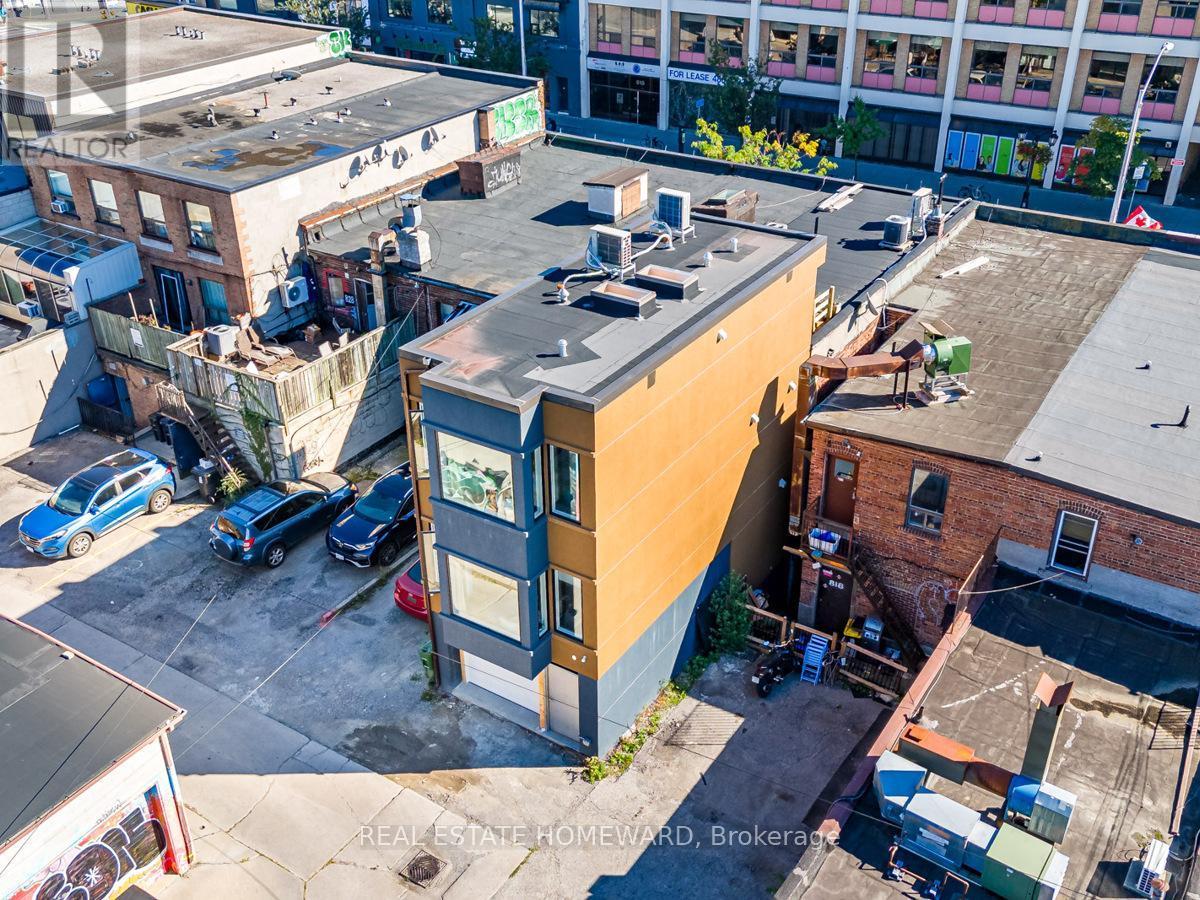 












820 DANFORTH AVENUE

,
Toronto (Danforth),




Ontario
M4J1L6

