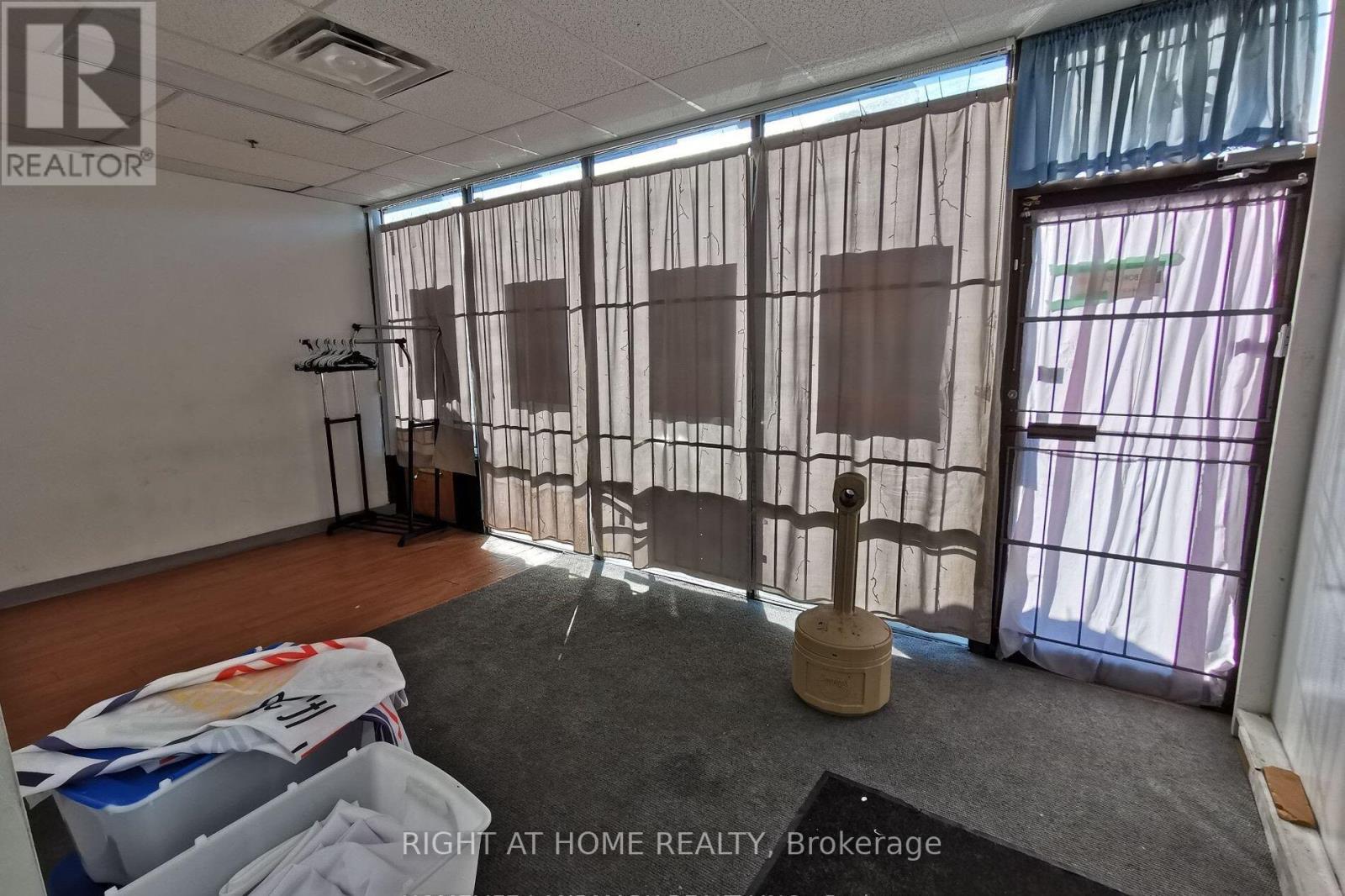 












24/25 - 50 WEYBRIGHT COURT

,
Toronto (Agincourt South-Malvern West),




Ontario
M1S5A8

