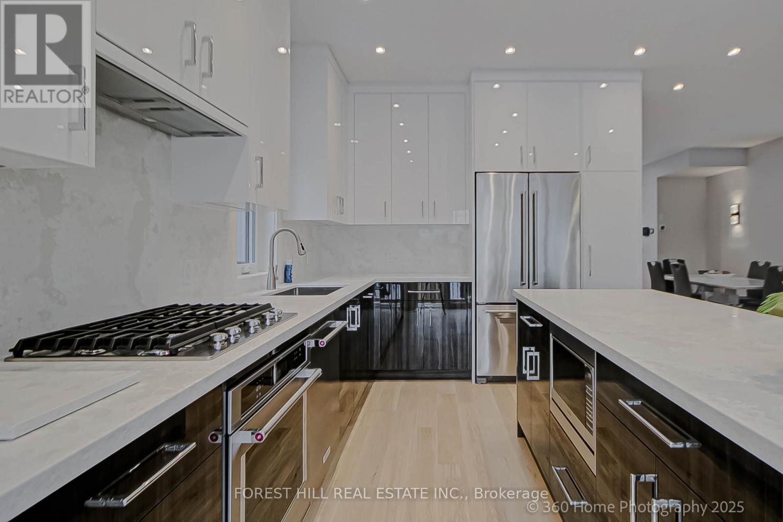 












896 COXWELL AVENUE

,
Toronto (Danforth Village-East York),




Ontario
M4C3G2


