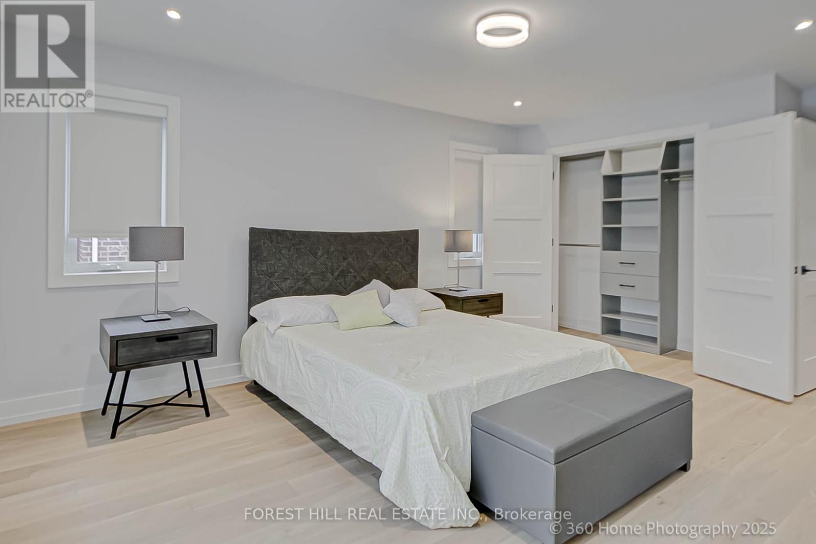 












896 COXWELL AVENUE

,
Toronto (Danforth Village-East York),




Ontario
M4C3G2

