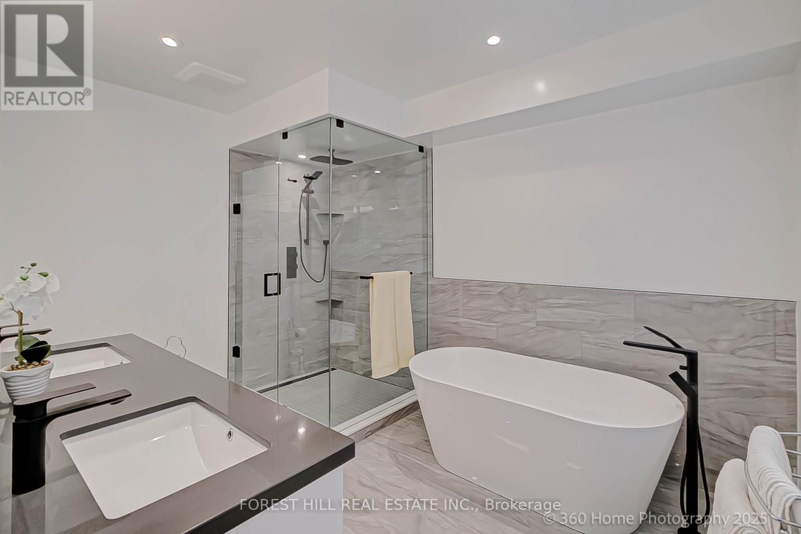 












896 COXWELL AVENUE

,
Toronto (Danforth Village-East York),




Ontario
M4C3G2

