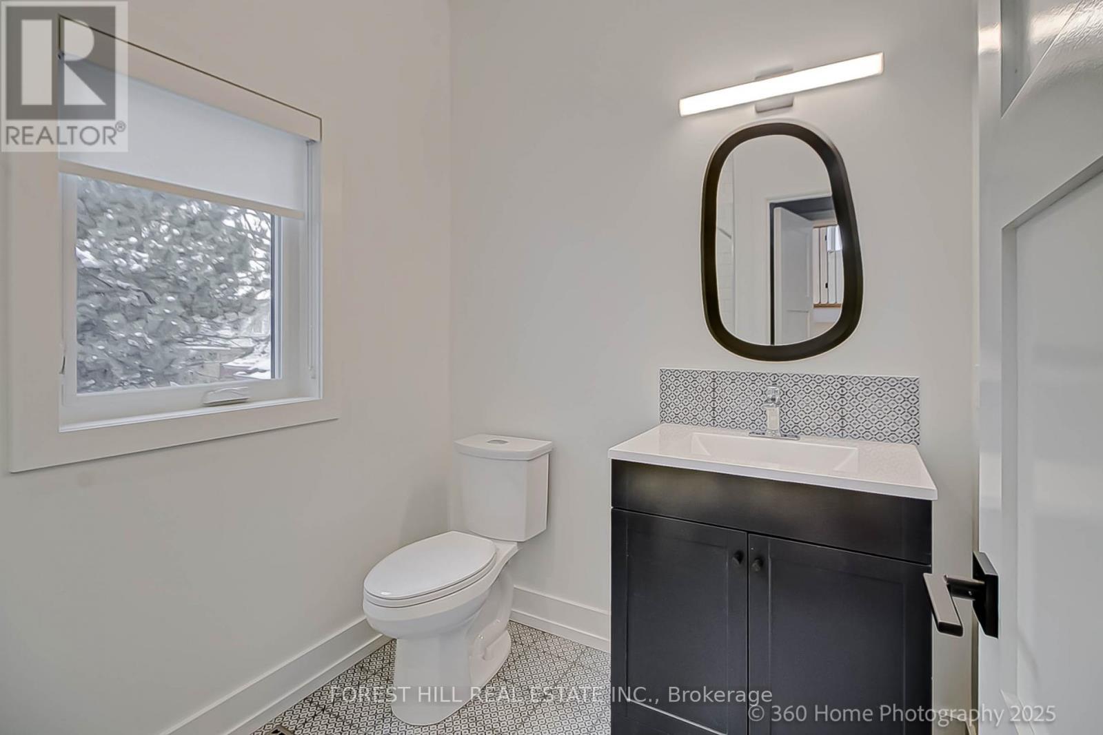 












896 COXWELL AVENUE

,
Toronto (Danforth Village-East York),




Ontario
M4C3G2

