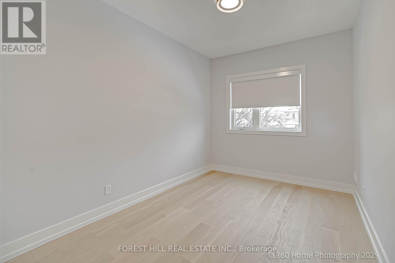 












896 COXWELL AVENUE

,
Toronto (Danforth Village-East York),




Ontario
M4C3G2


