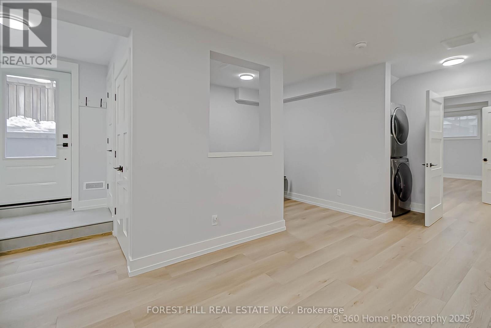 












896 COXWELL AVENUE

,
Toronto (Danforth Village-East York),




Ontario
M4C3G2

