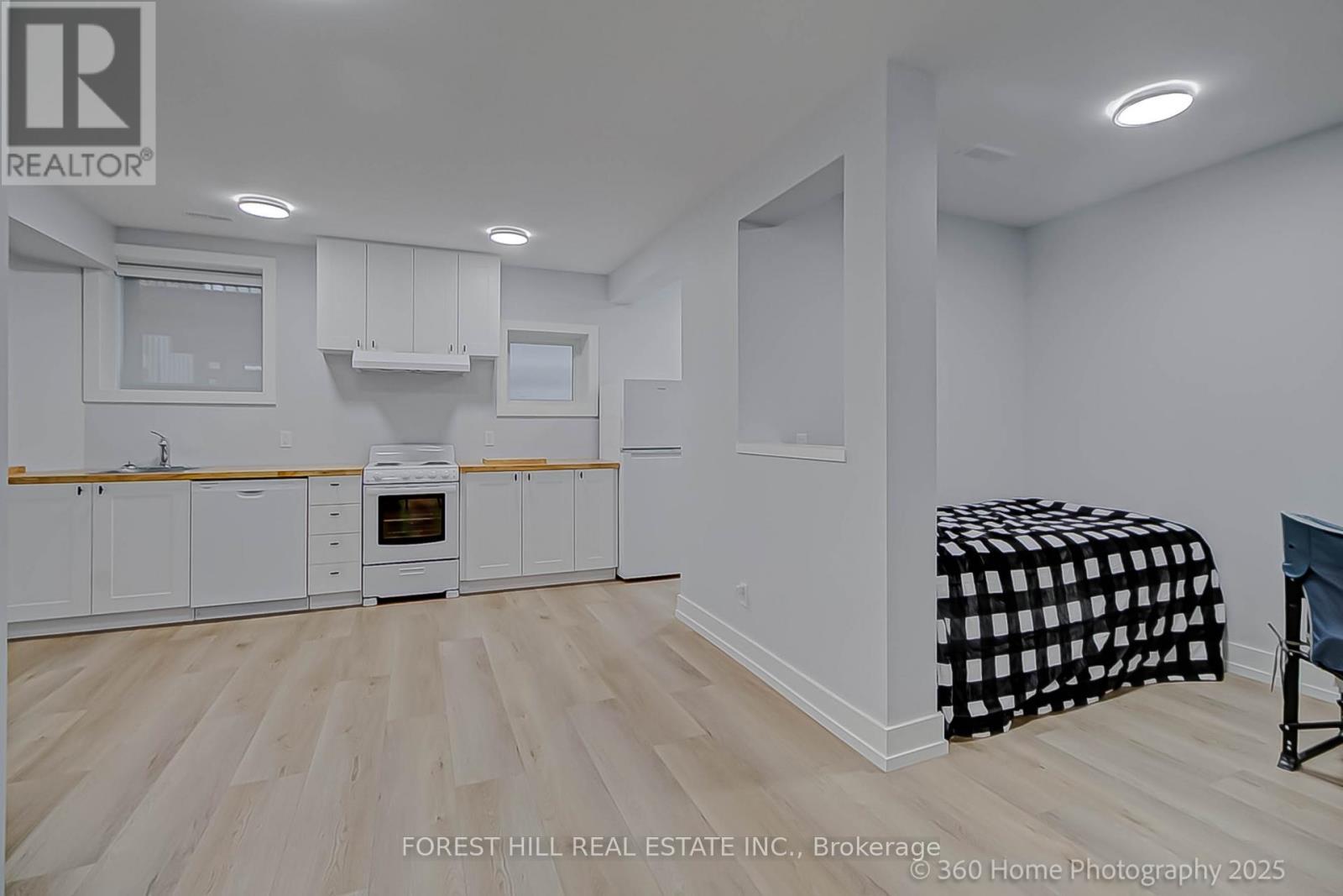 












896 COXWELL AVENUE

,
Toronto (Danforth Village-East York),




Ontario
M4C3G2

