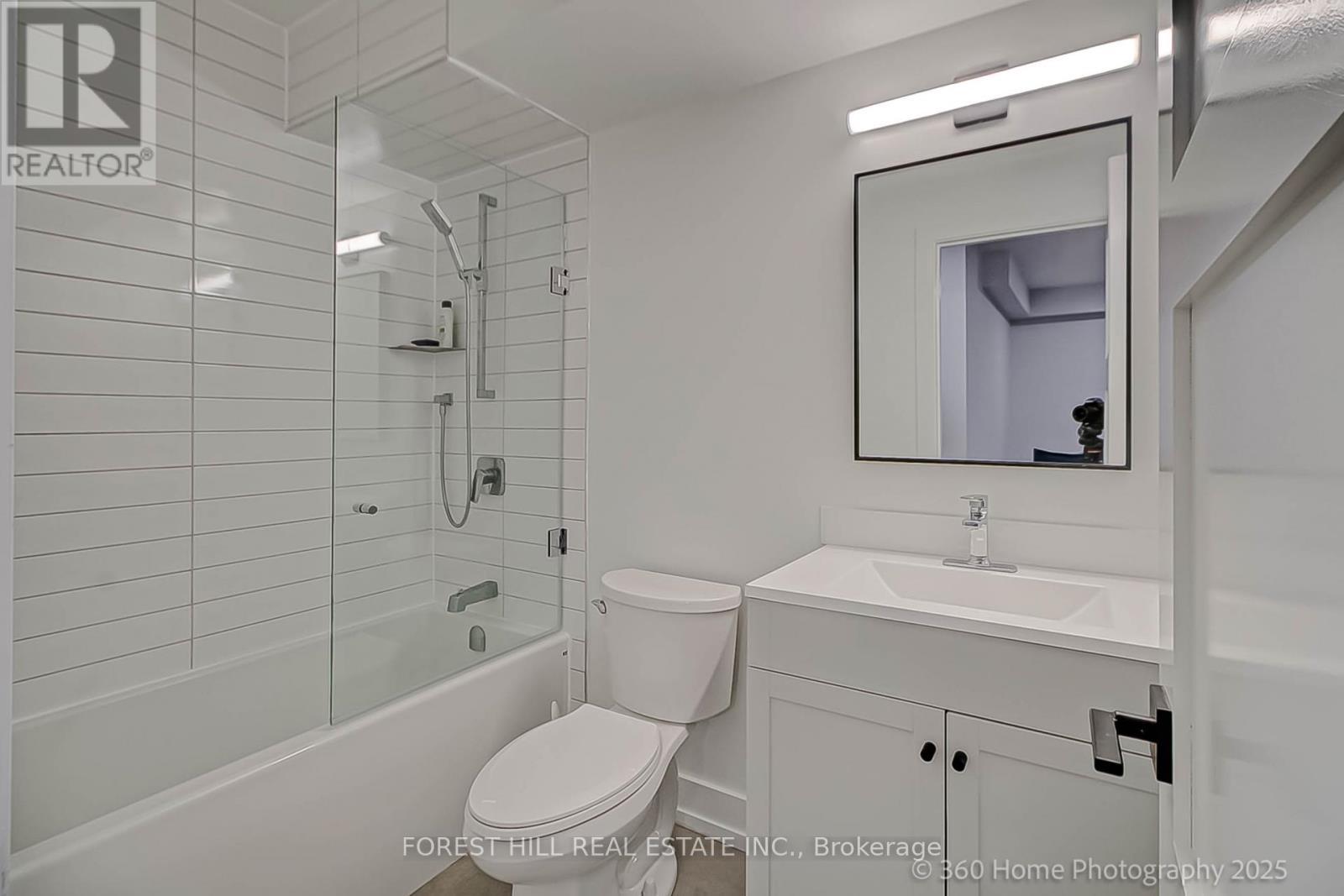 












896 COXWELL AVENUE

,
Toronto (Danforth Village-East York),




Ontario
M4C3G2

