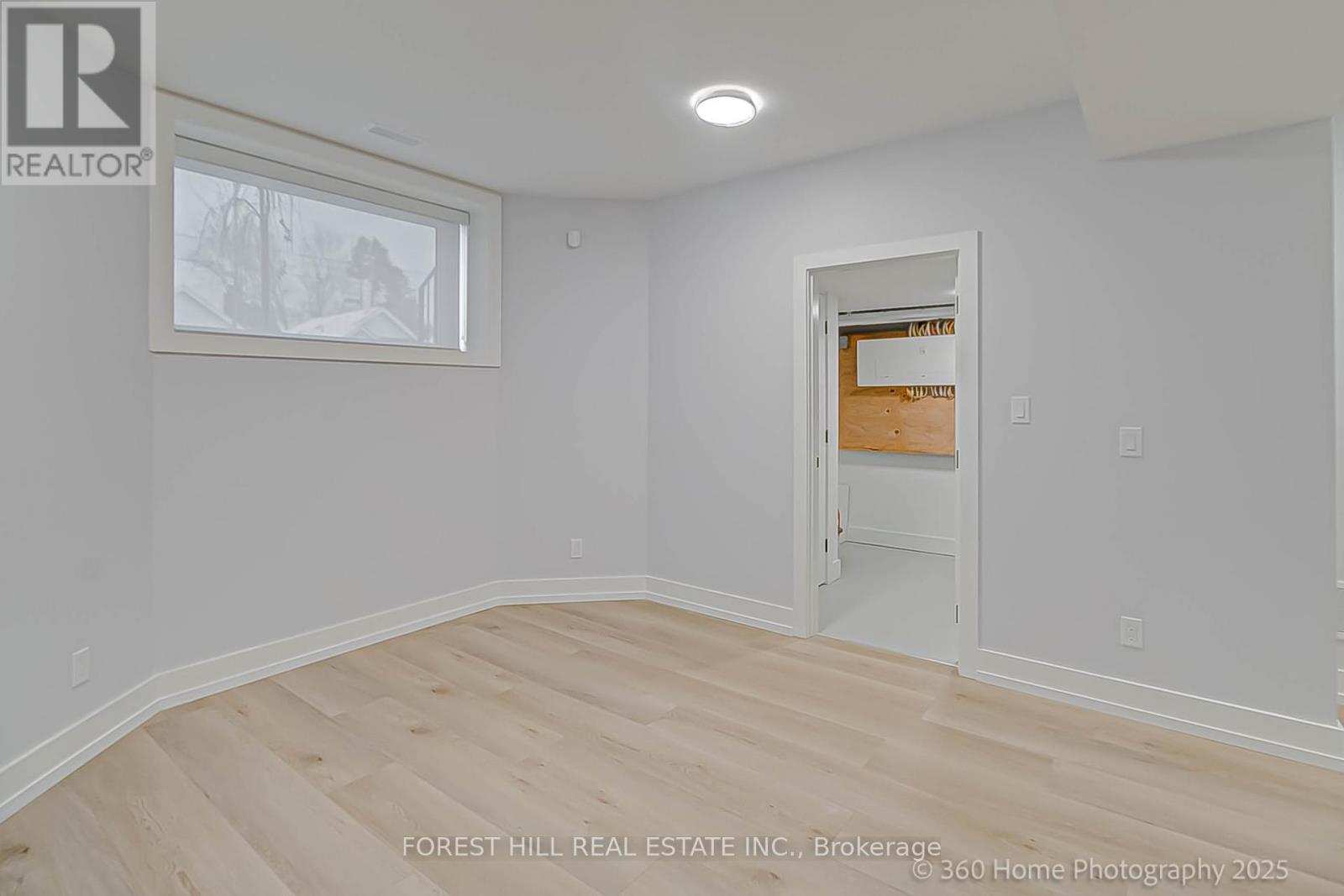












896 COXWELL AVENUE

,
Toronto (Danforth Village-East York),




Ontario
M4C3G2

