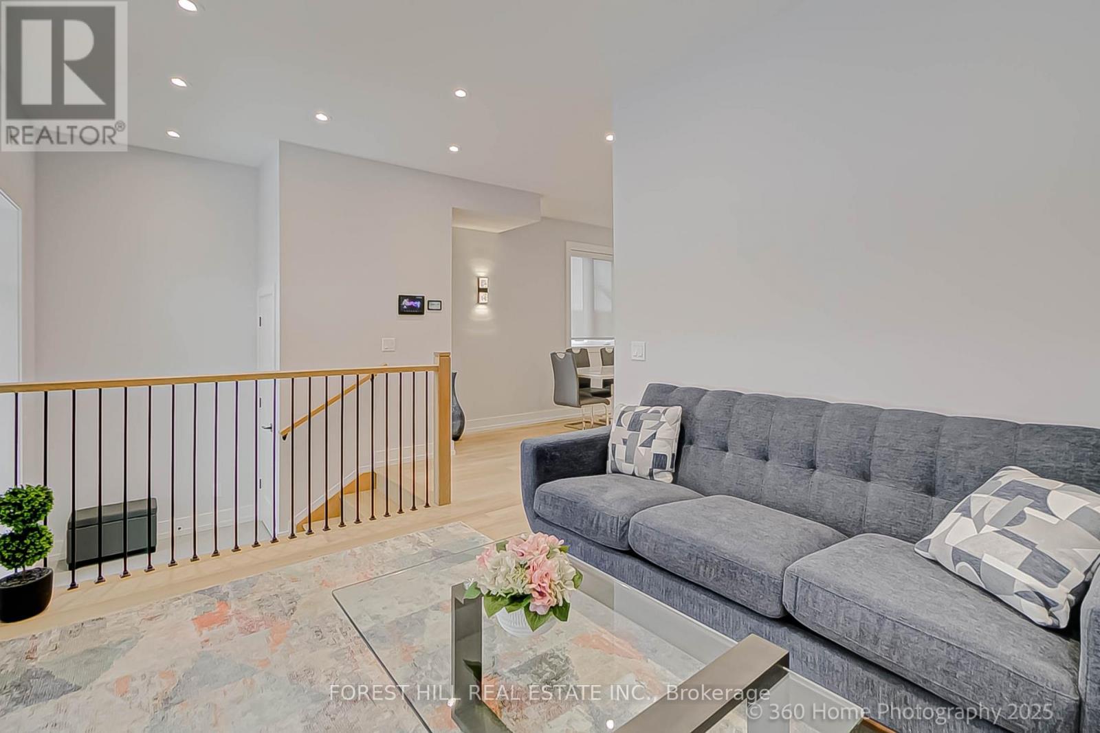 












896 COXWELL AVENUE

,
Toronto (Danforth Village-East York),




Ontario
M4C3G2

