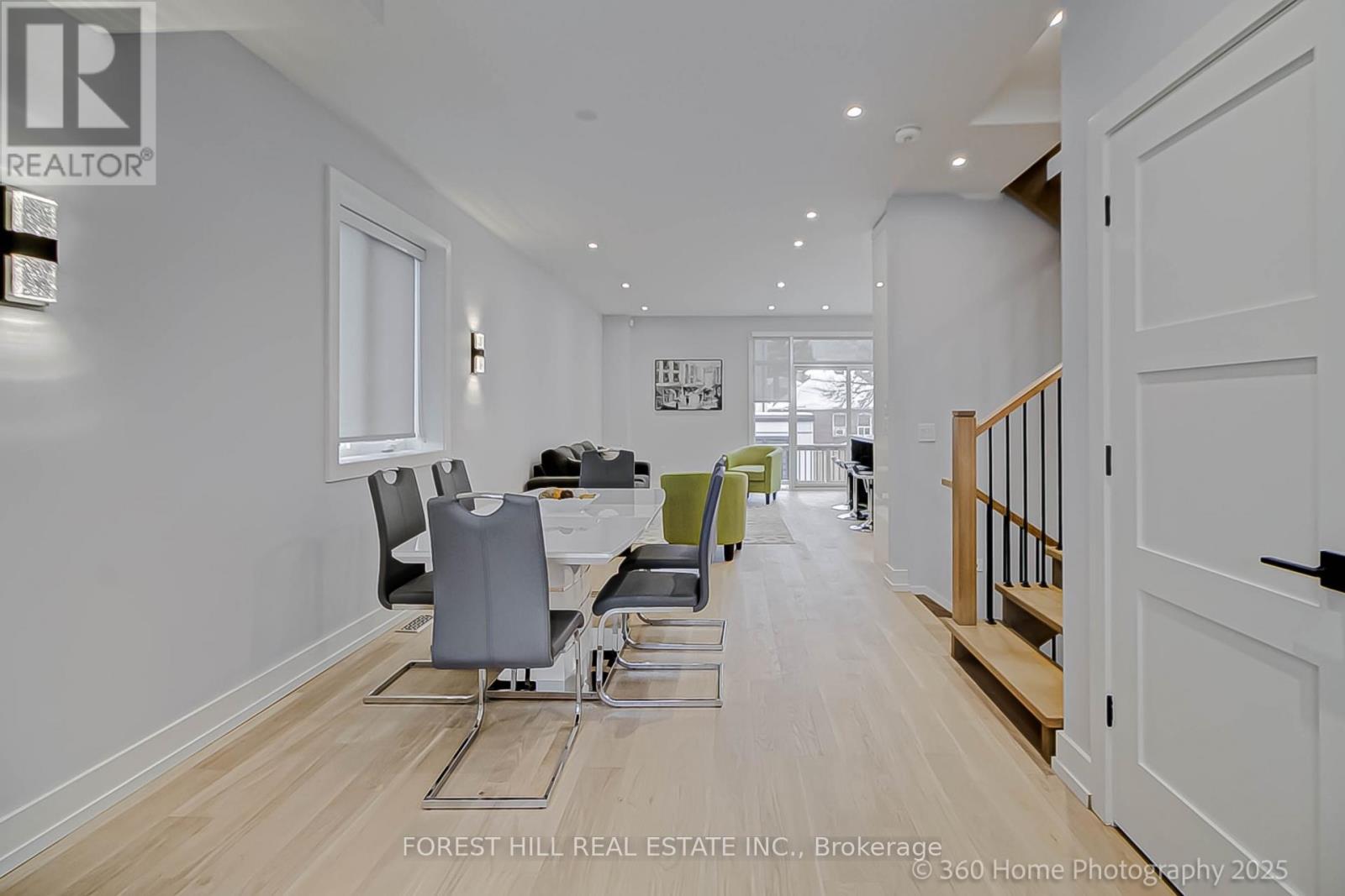 












896 COXWELL AVENUE

,
Toronto (Danforth Village-East York),




Ontario
M4C3G2

