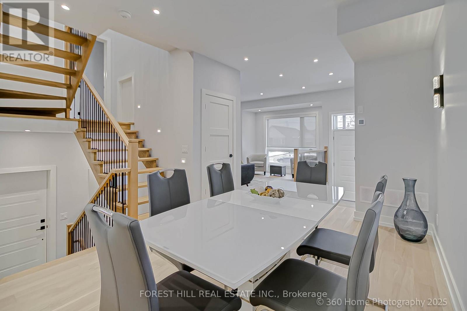 












896 COXWELL AVENUE

,
Toronto (Danforth Village-East York),




Ontario
M4C3G2

