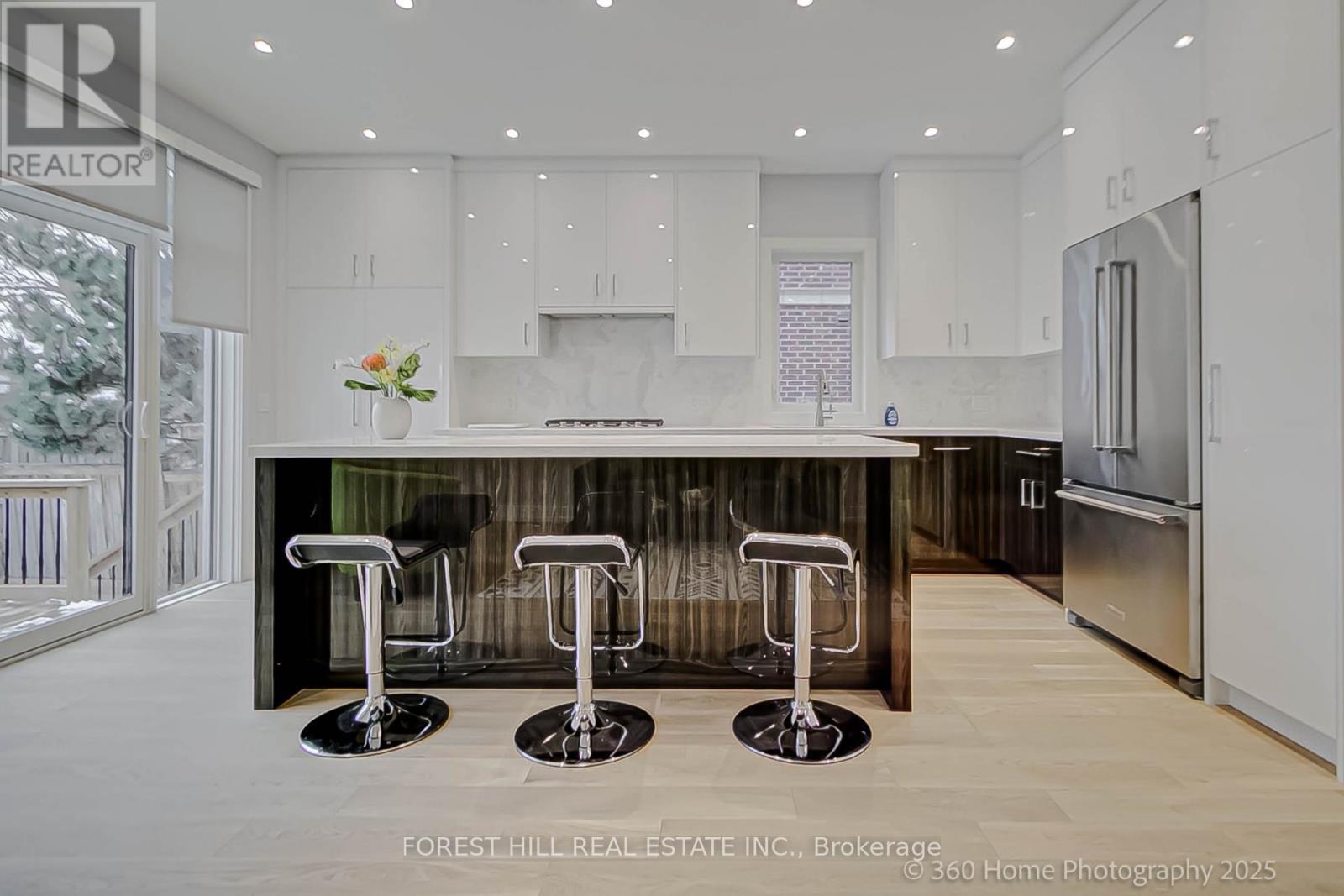 












896 COXWELL AVENUE

,
Toronto (Danforth Village-East York),




Ontario
M4C3G2

