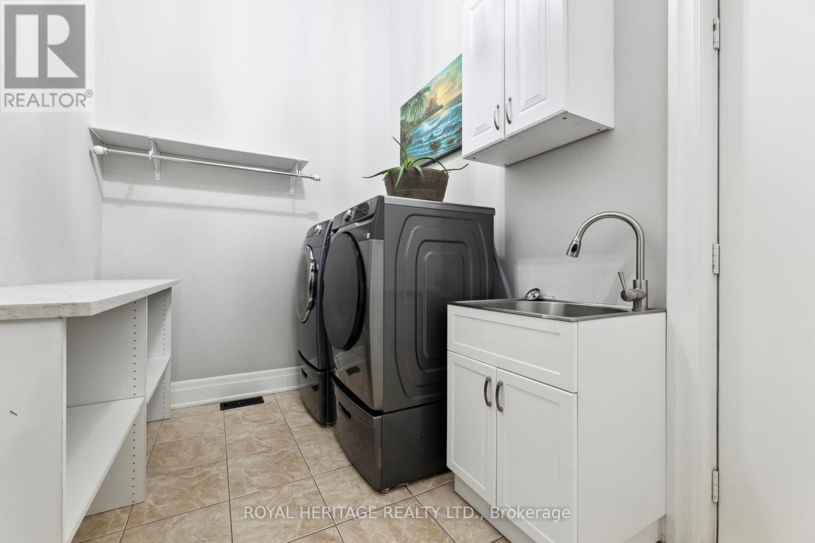












2237 HACKETT PLACE

,
Oshawa (Windfields),




Ontario
L1L0B3

