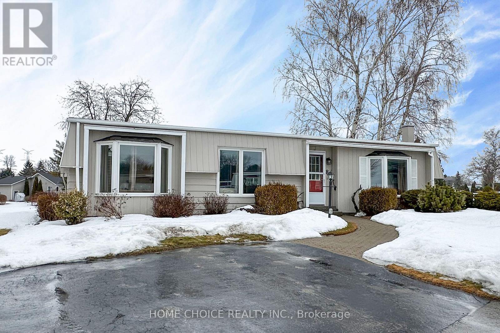 












8 SEVENTH HOLE COURT

,
Clarington (Newcastle),




Ontario
L1B1B5

