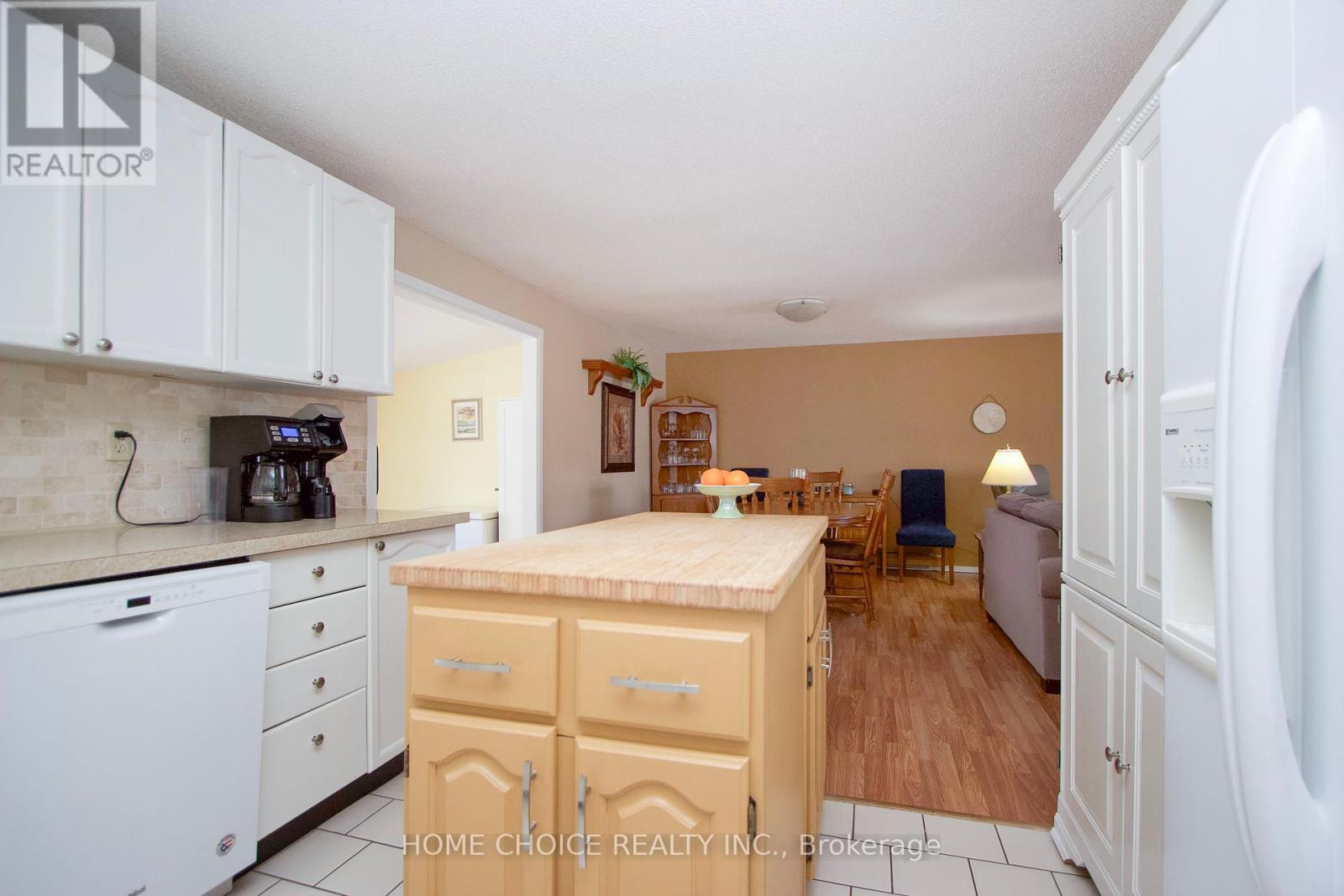 












8 SEVENTH HOLE COURT

,
Clarington (Newcastle),




Ontario
L1B1B5

