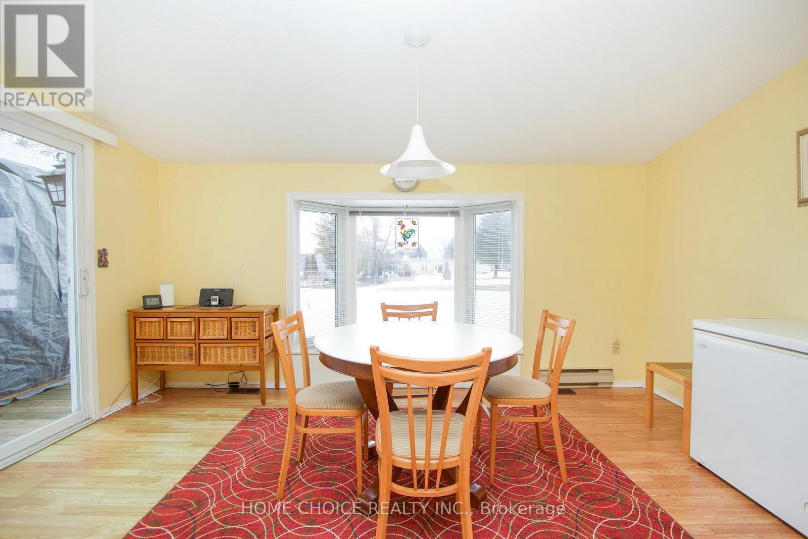 












8 SEVENTH HOLE COURT

,
Clarington (Newcastle),




Ontario
L1B1B5

