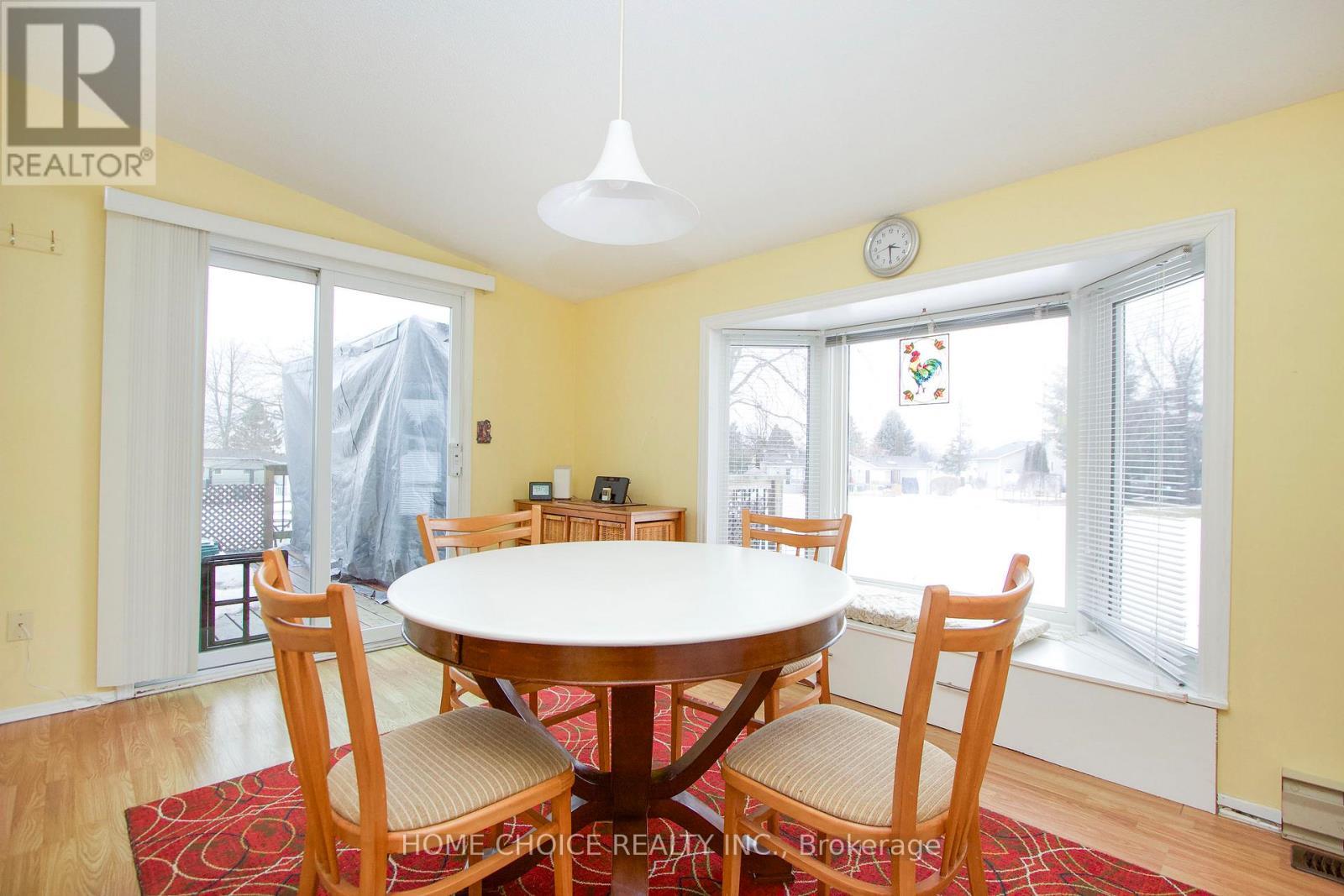 












8 SEVENTH HOLE COURT

,
Clarington (Newcastle),




Ontario
L1B1B5

