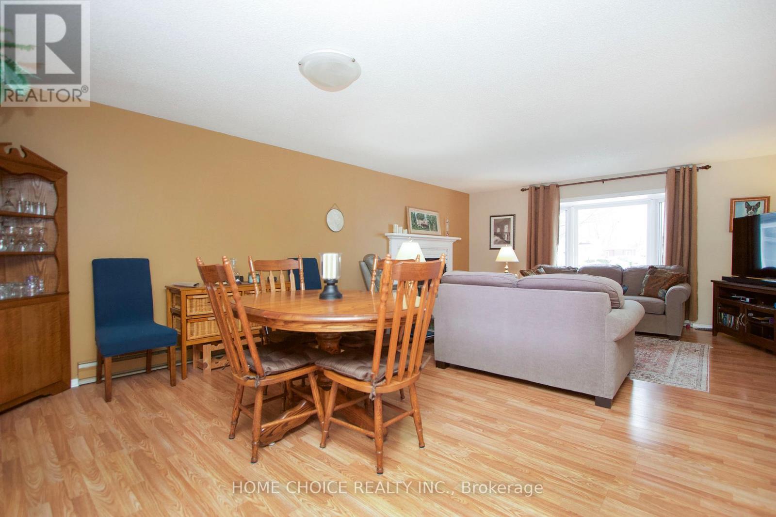 












8 SEVENTH HOLE COURT

,
Clarington (Newcastle),




Ontario
L1B1B5

