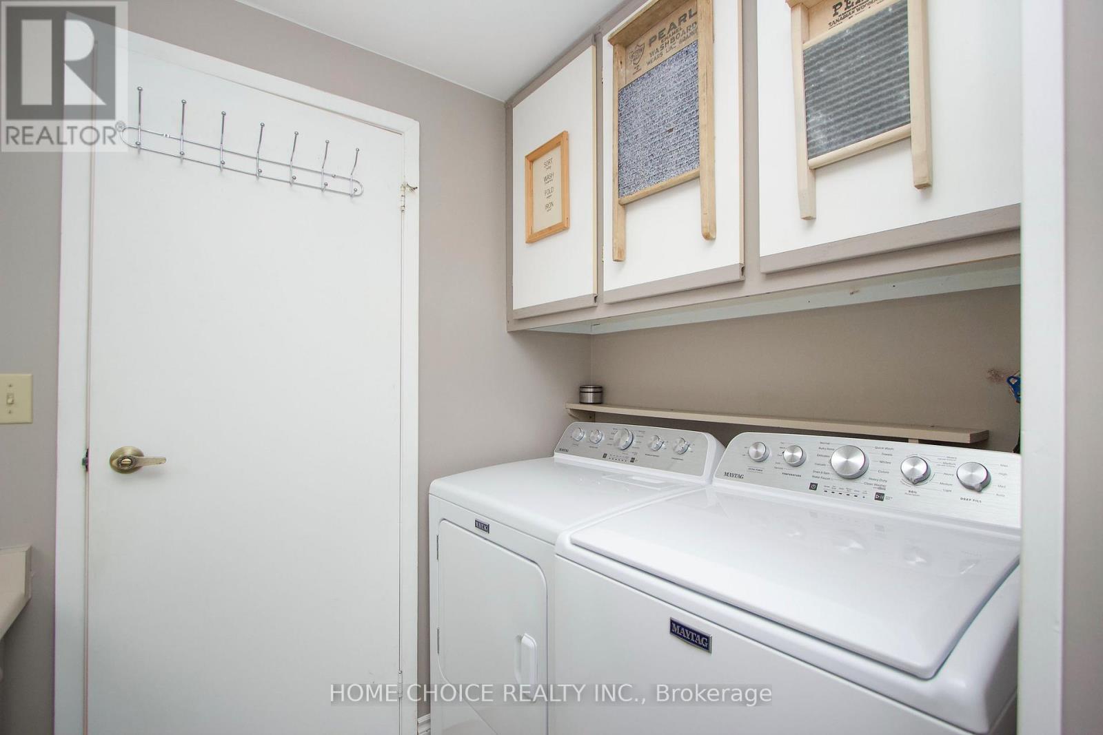 












8 SEVENTH HOLE COURT

,
Clarington (Newcastle),




Ontario
L1B1B5


