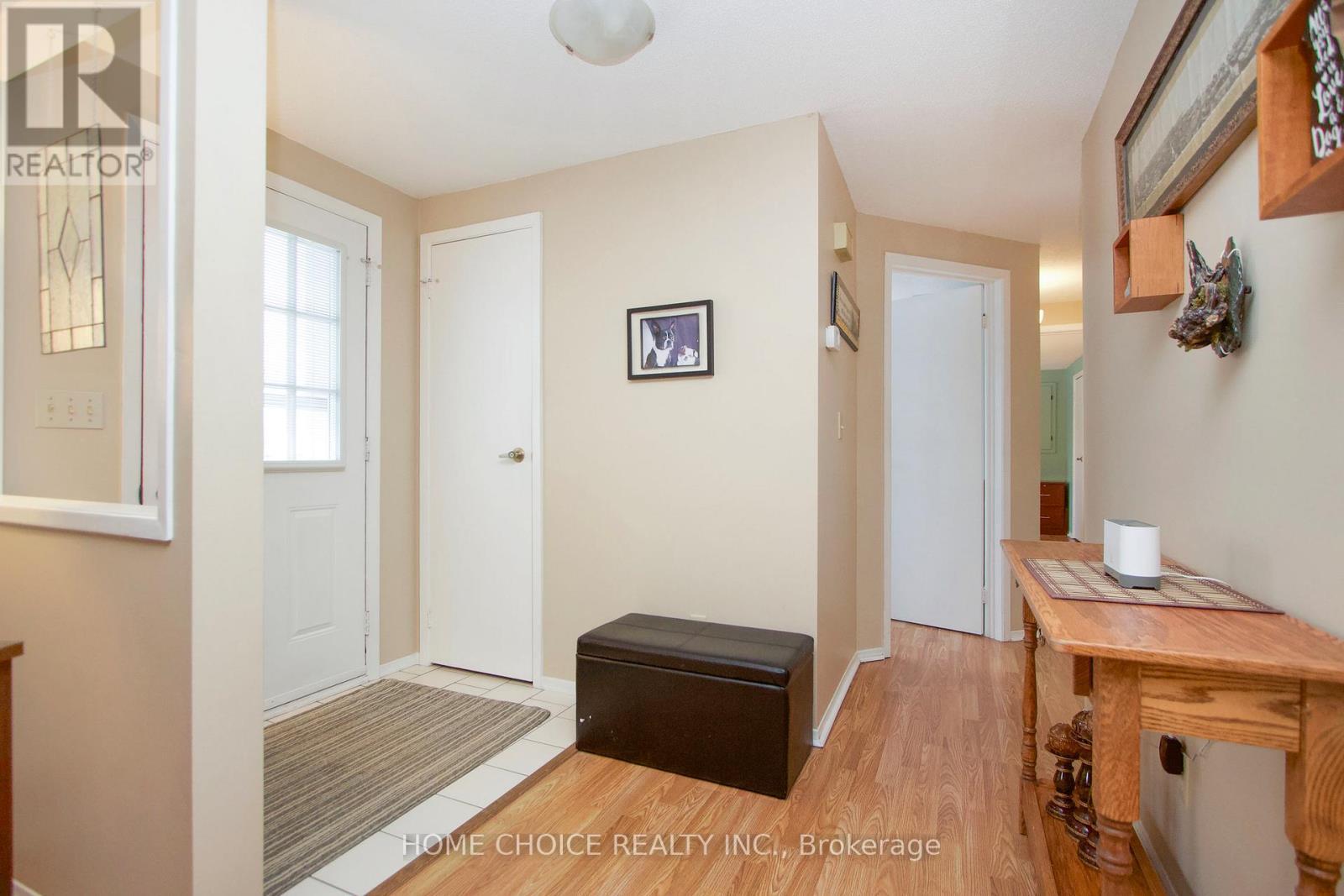 












8 SEVENTH HOLE COURT

,
Clarington (Newcastle),




Ontario
L1B1B5

