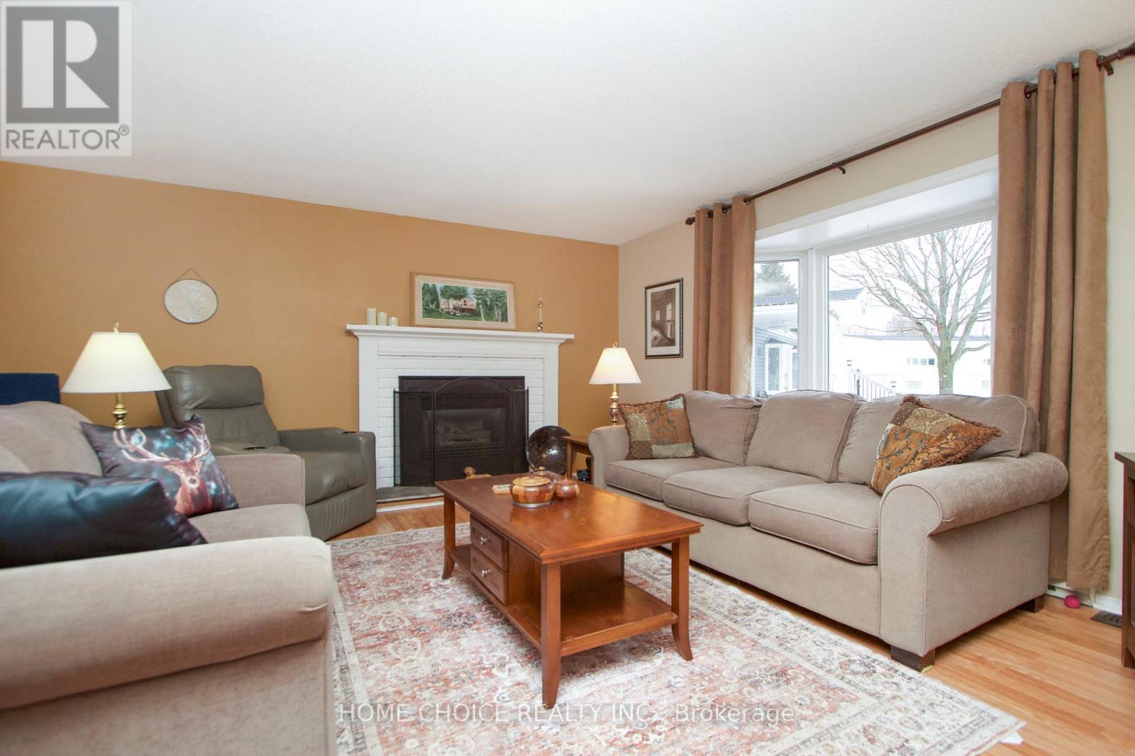 












8 SEVENTH HOLE COURT

,
Clarington (Newcastle),




Ontario
L1B1B5

