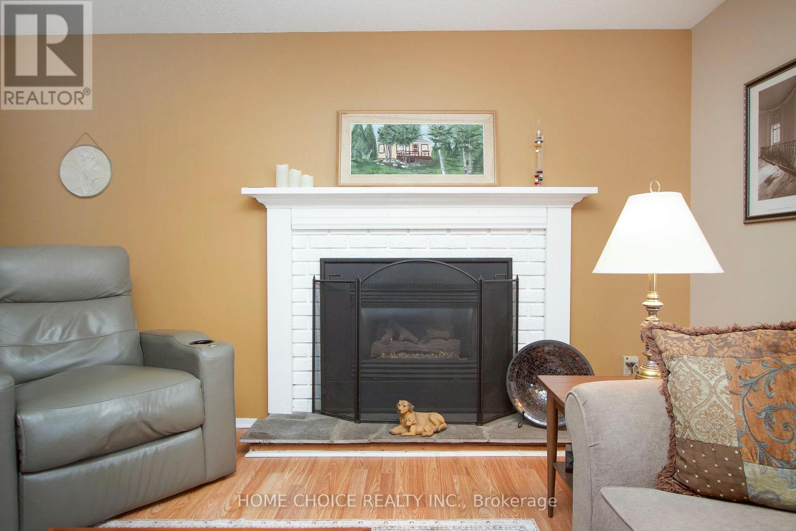 












8 SEVENTH HOLE COURT

,
Clarington (Newcastle),




Ontario
L1B1B5

