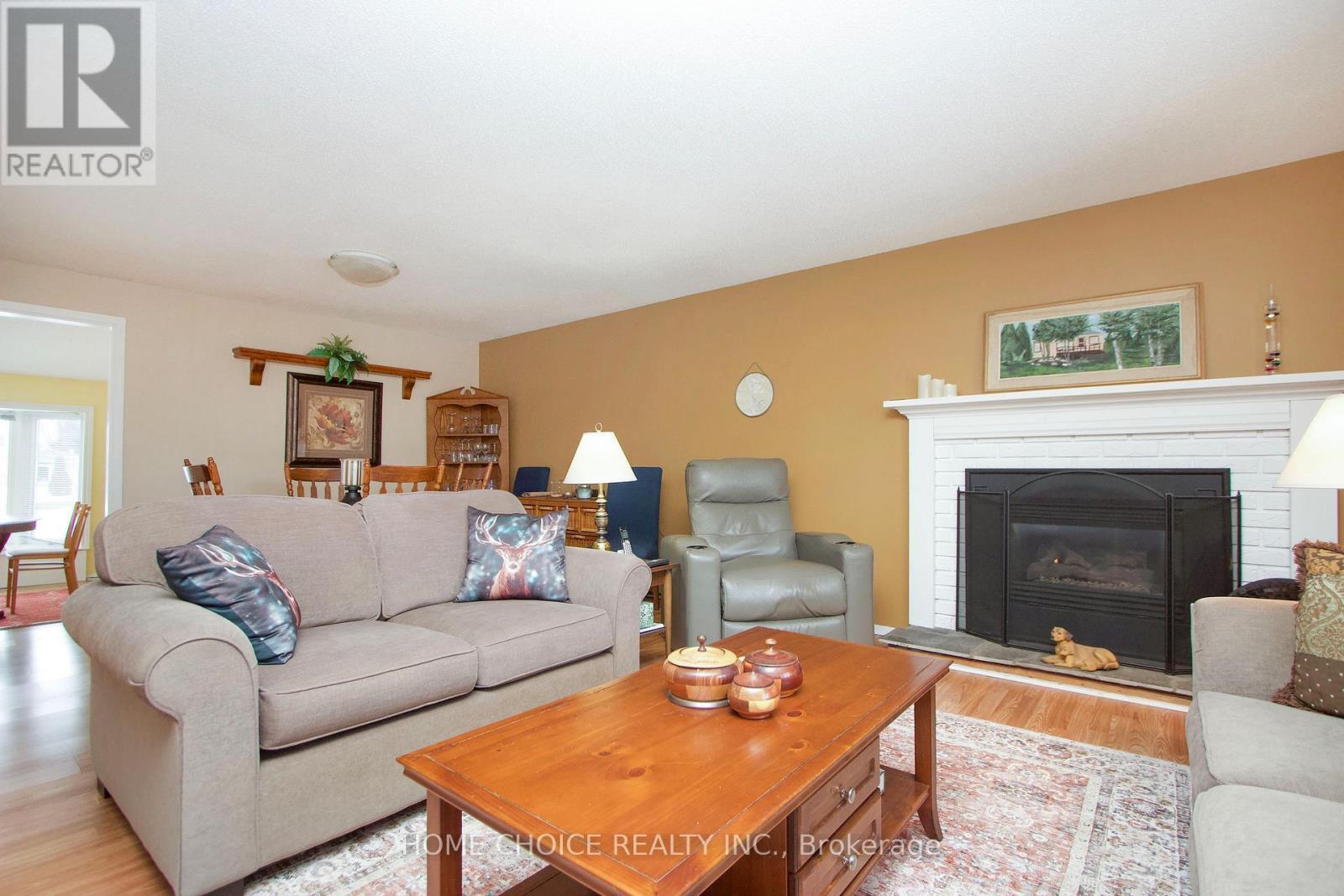 












8 SEVENTH HOLE COURT

,
Clarington (Newcastle),




Ontario
L1B1B5

